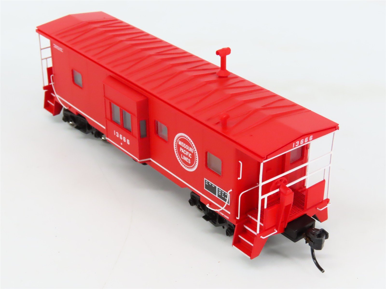 HO Scale Walthers Platinum Line 932-40470 MP Missouri Pacific Caboose #13666