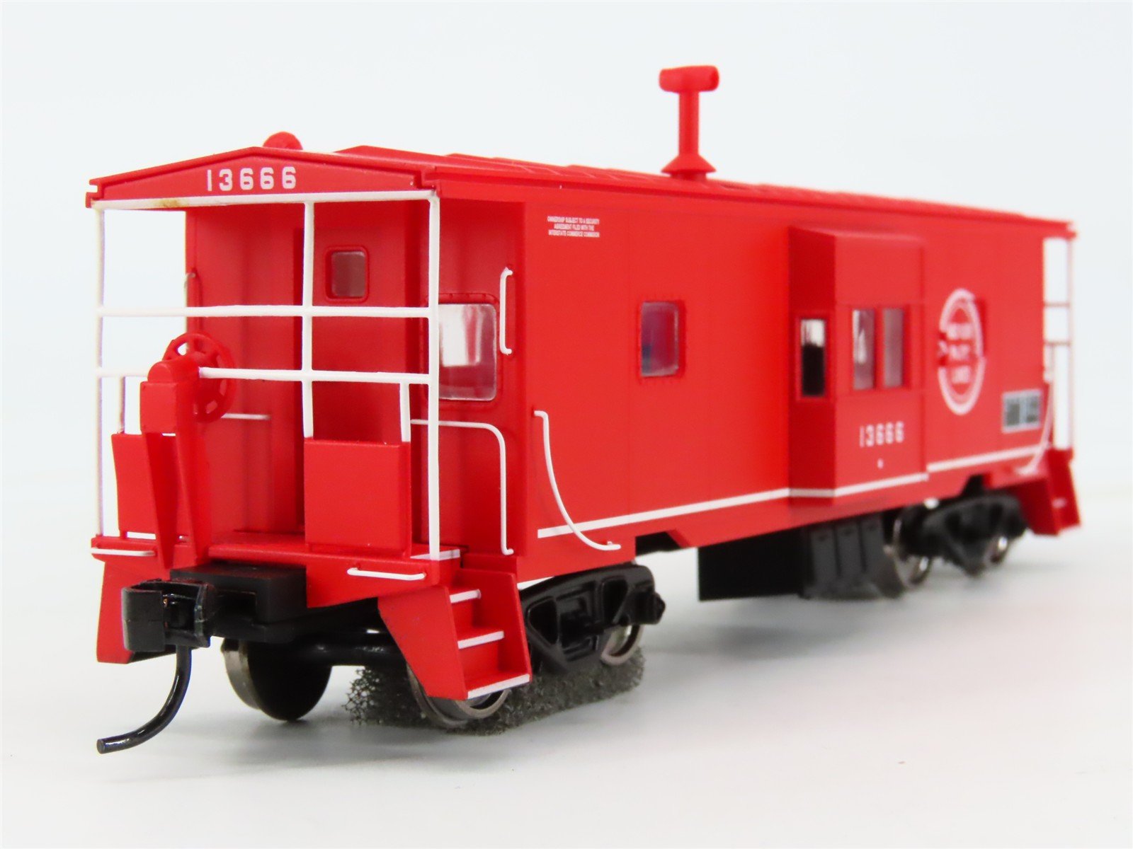 HO Scale Walthers Platinum Line 932-40470 MP Missouri Pacific Caboose #13666
