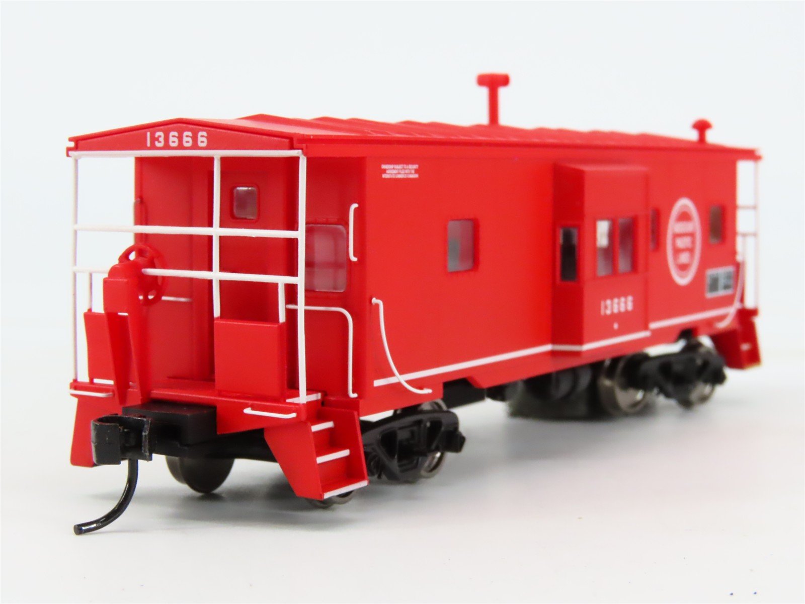 HO Scale Walthers Platinum Line 932-40470 MP Missouri Pacific Caboose #13666
