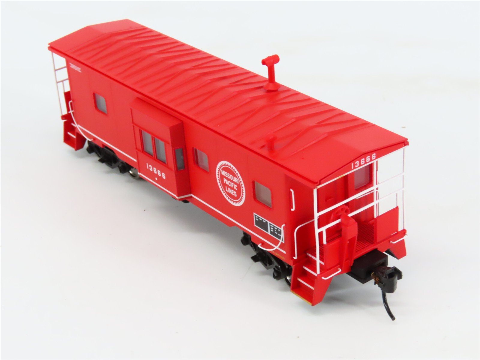 HO Scale Walthers Platinum Line 932-40470 MP Missouri Pacific Caboose #13666