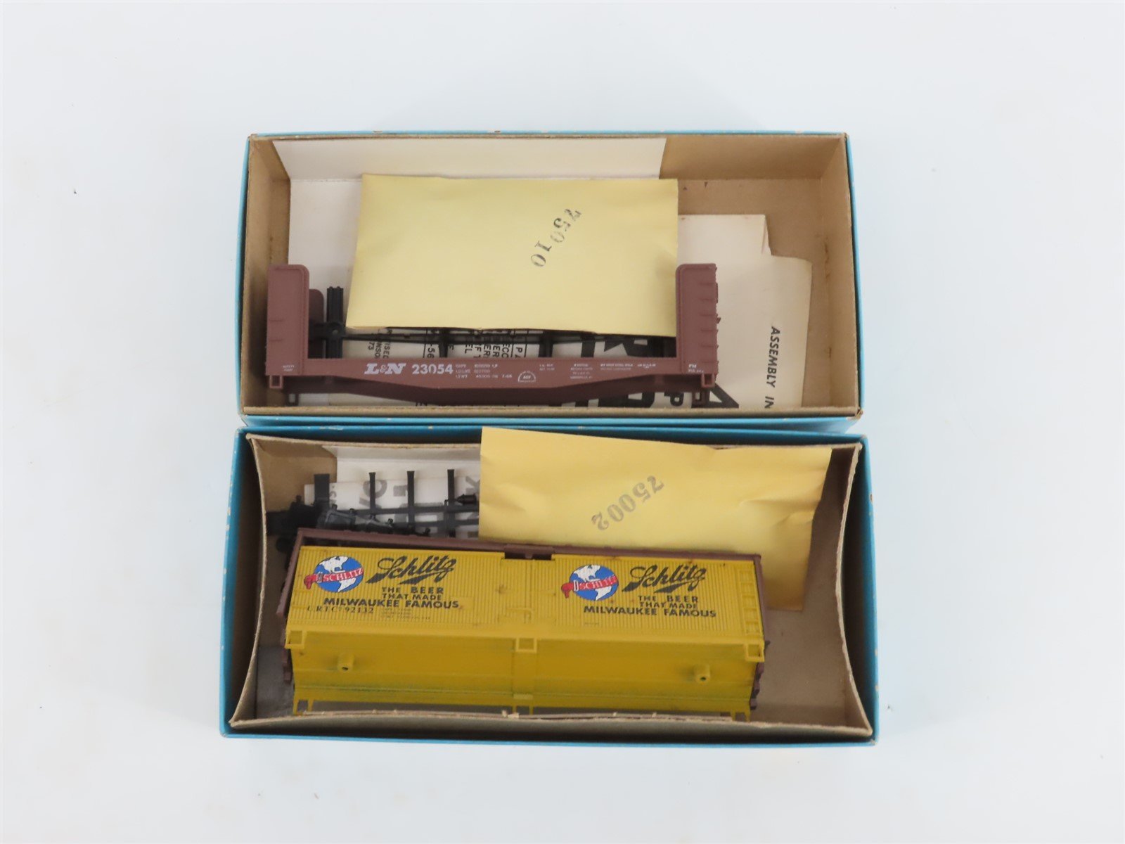 LOT of 7 HO Scale Athearn Kits C&NW/L&N/IC/GM&O/GARE/URTC Assorted Freight Cars