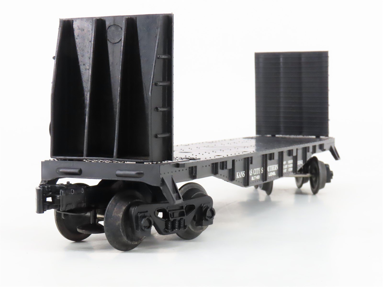 O Gauge 3-Rail Lionel 6-16382 KCS Kansas City Southern Bulkhead Flat Car #16382