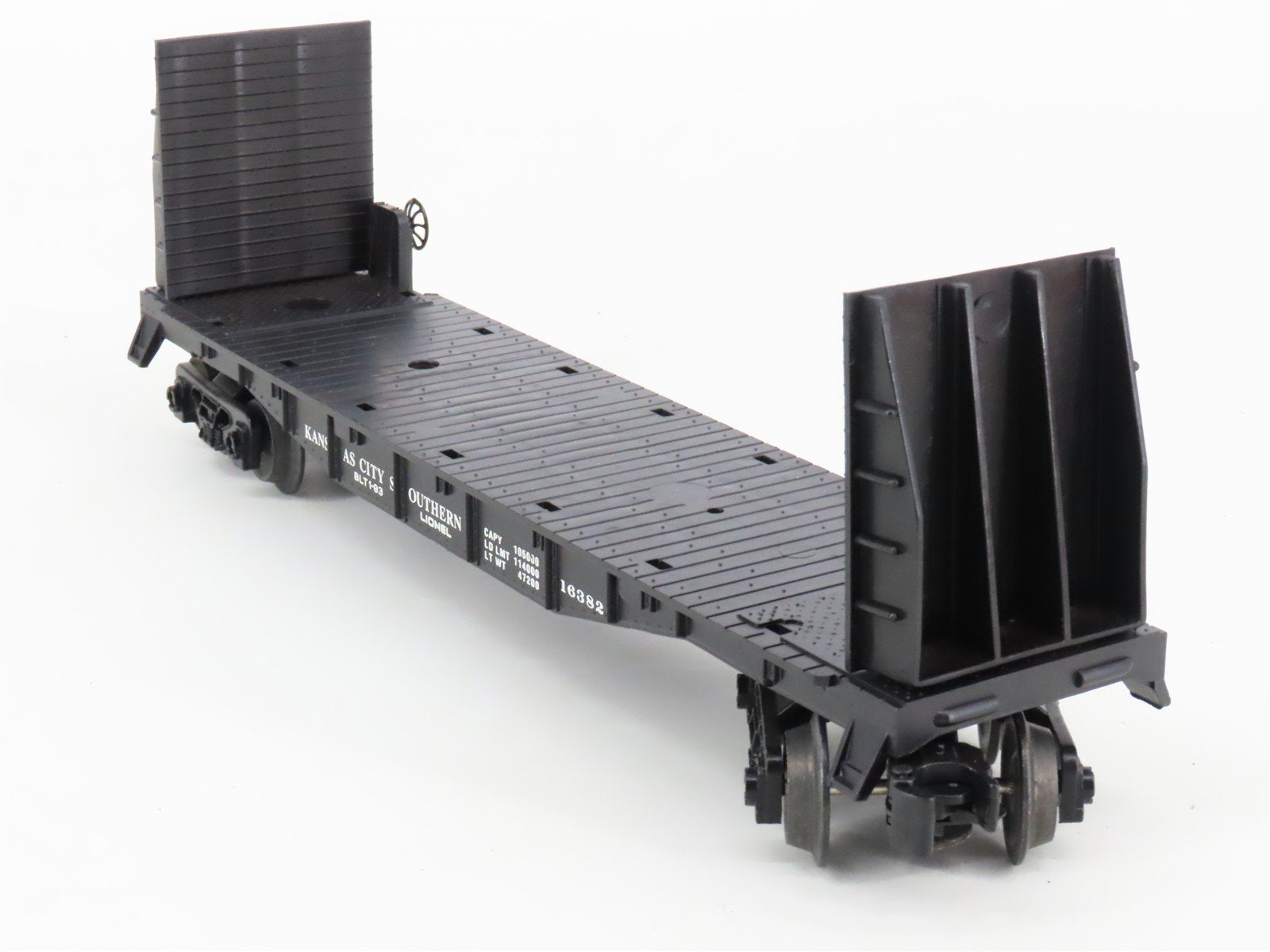 O Gauge 3-Rail Lionel 6-16382 KCS Kansas City Southern Bulkhead Flat Car #16382