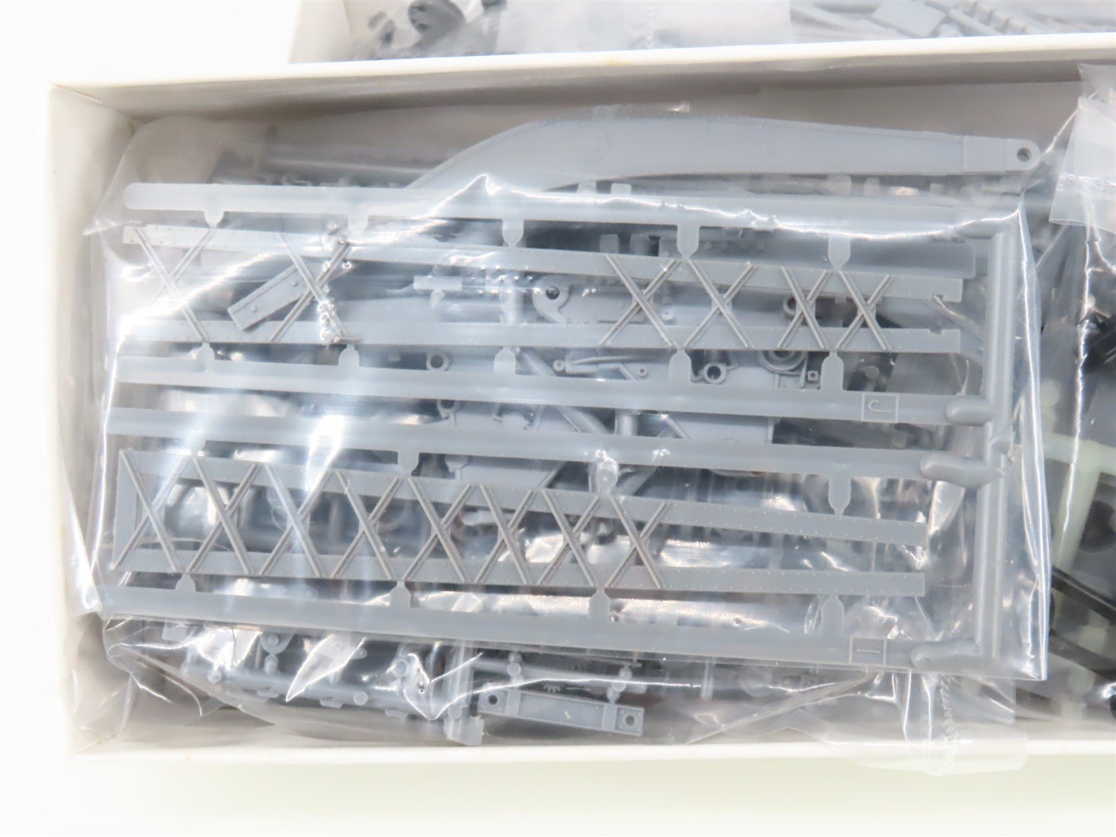 LOT of 2 HO Scale Tichy Train Group Kits Boom Car & Steam Wrecking Crane