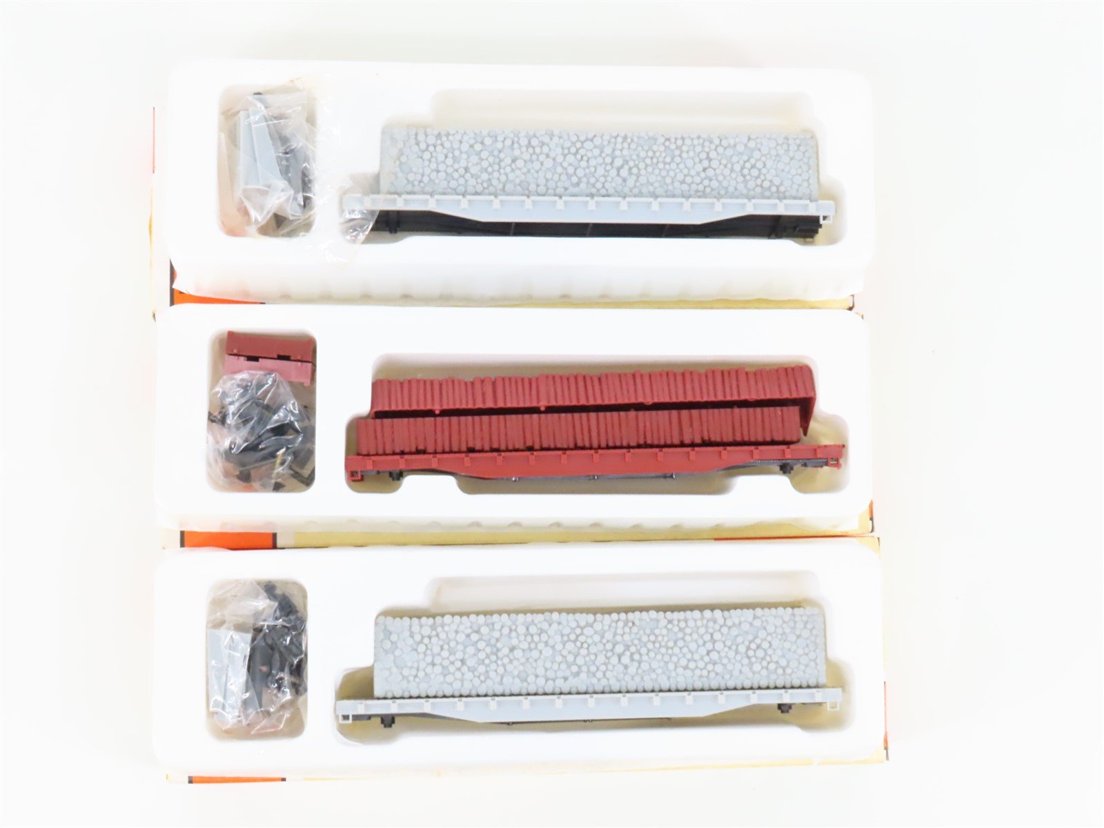 LOT- 3 HO Con-Cor Kits #0001-009200 Undecorated 54' Flat Cars w/ Pulpwood Loads