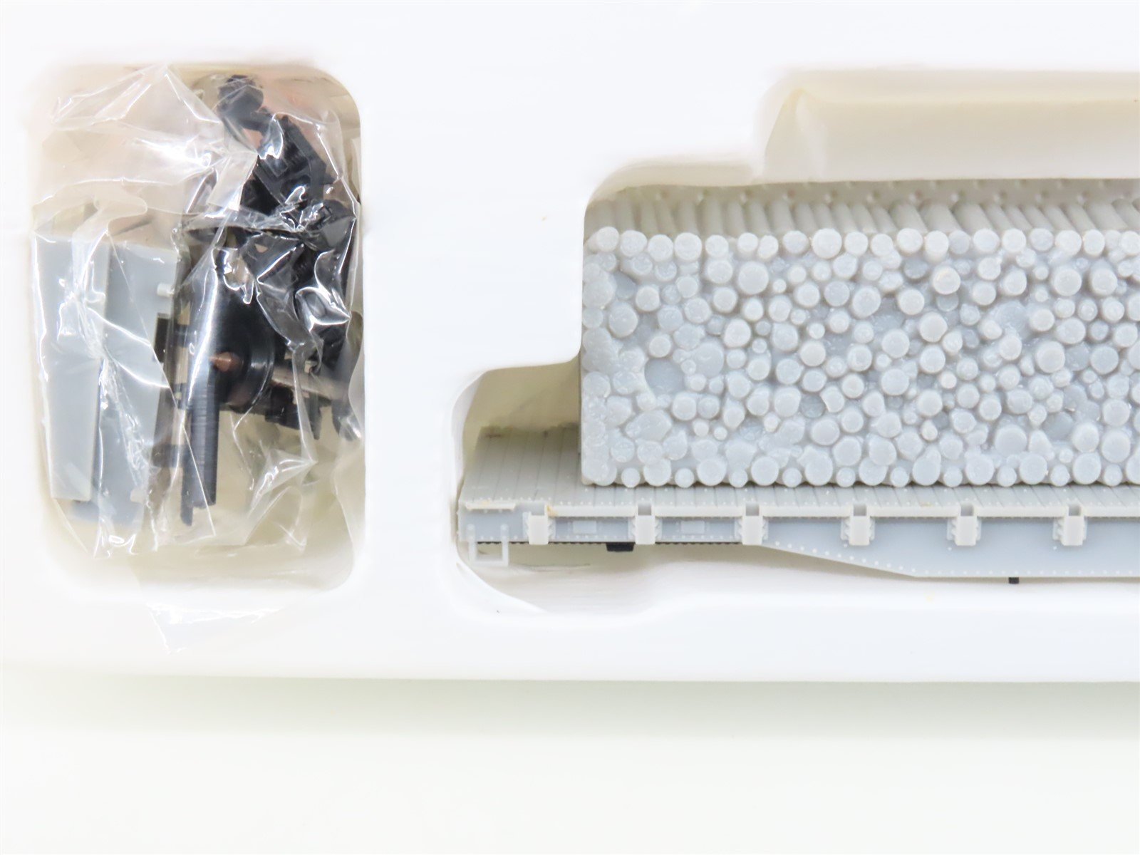 LOT- 3 HO Con-Cor Kits #0001-009200 Undecorated 54' Flat Cars w/ Pulpwood Loads