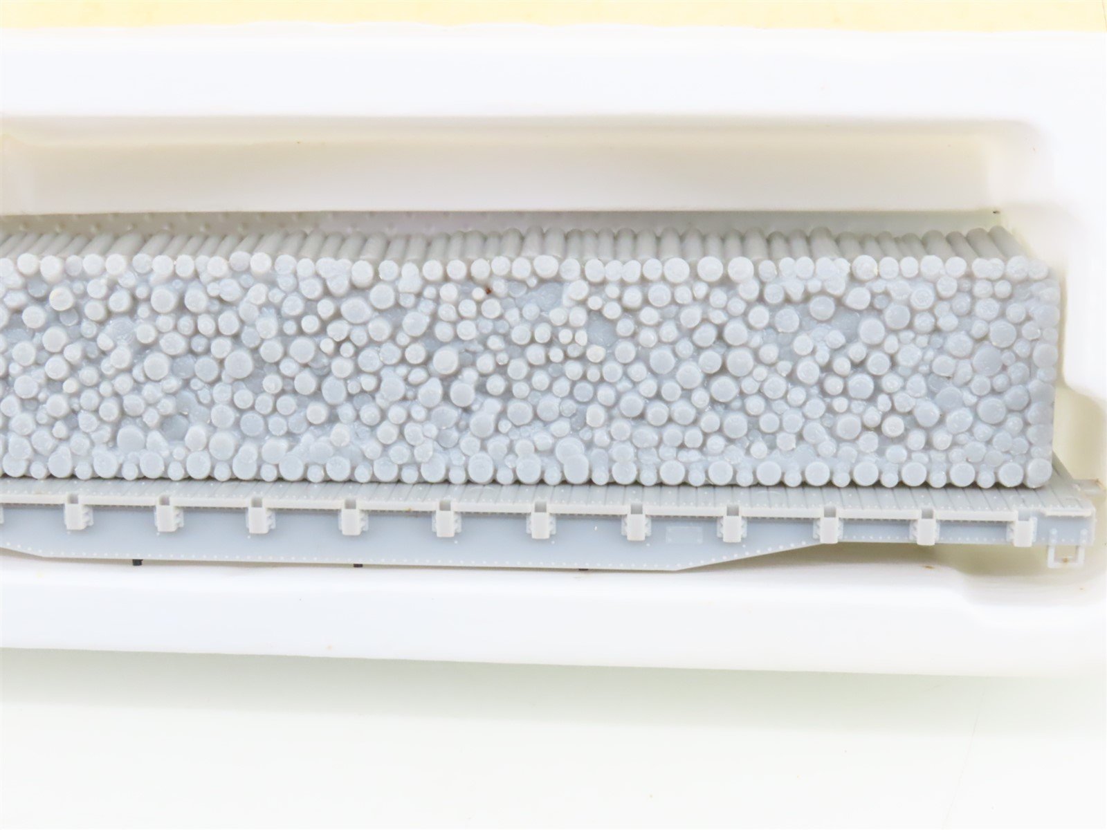 LOT- 3 HO Con-Cor Kits #0001-009200 Undecorated 54' Flat Cars w/ Pulpwood Loads