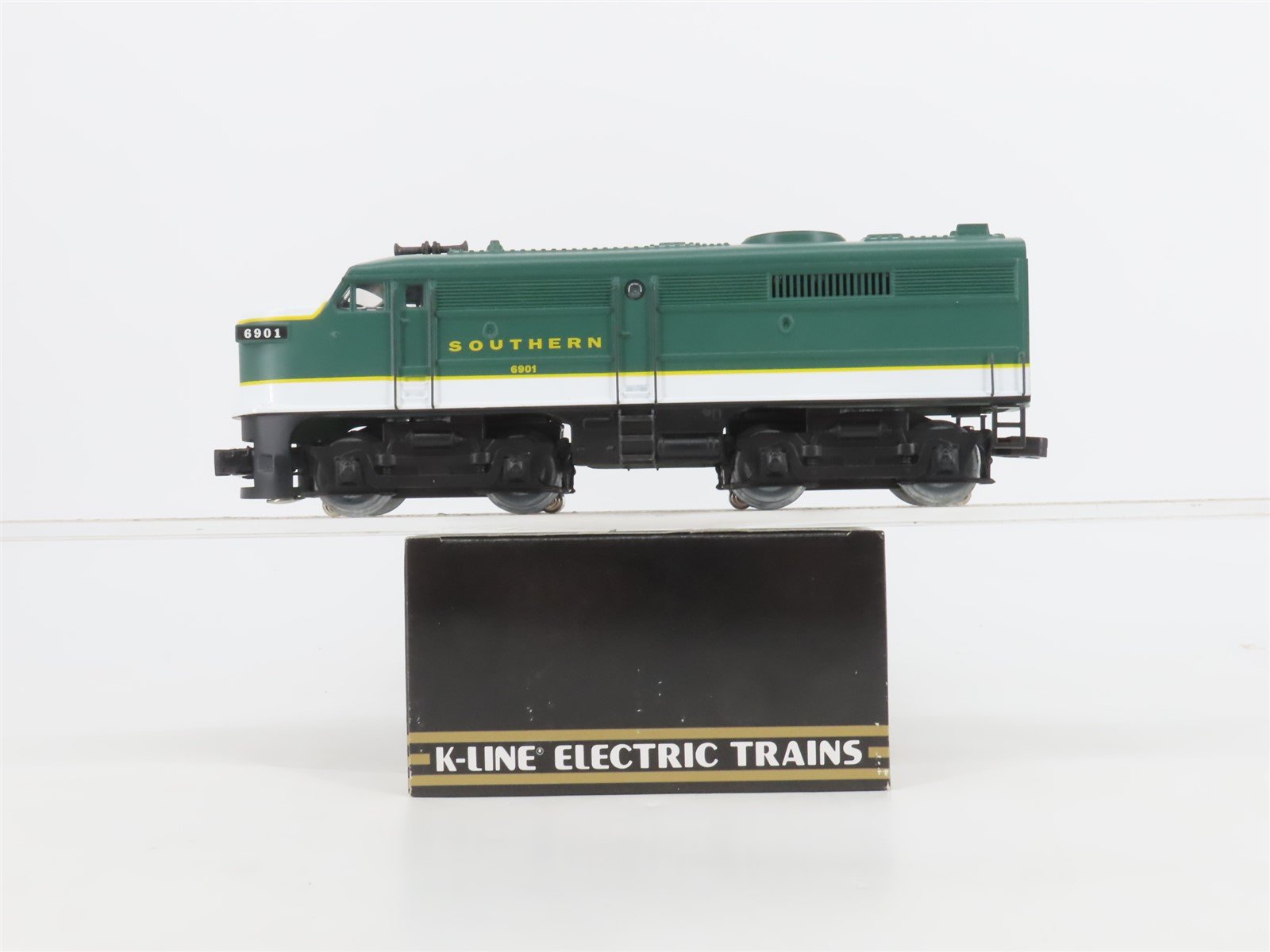O Gauge 3-Rail K-Line Southern FA-1 Diesel Locomotive #6900 UNPOWERED