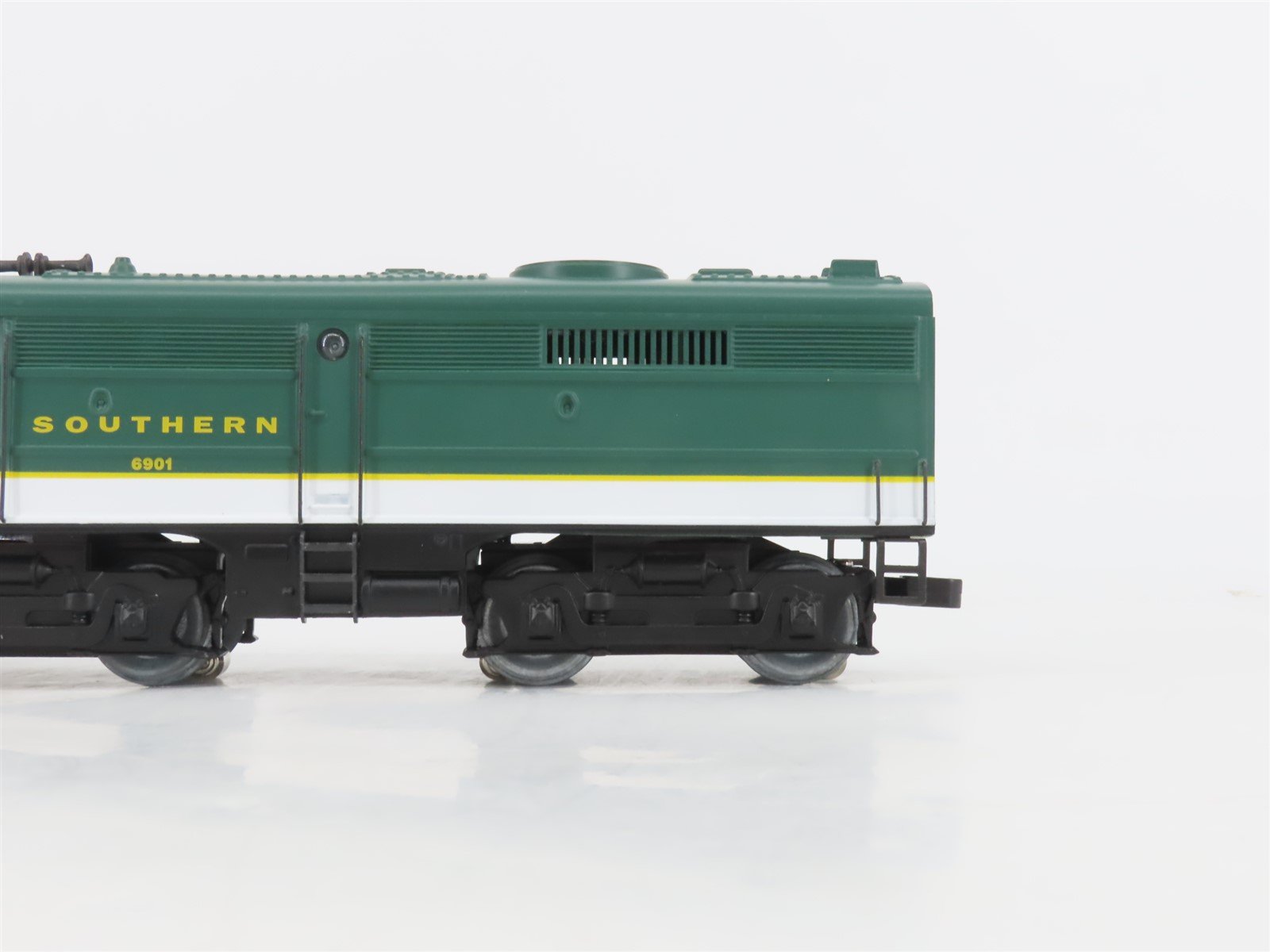 O Gauge 3-Rail K-Line Southern FA-1 Diesel Locomotive #6900 UNPOWERED