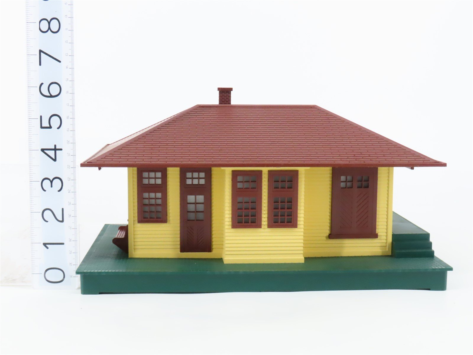 O/O27 Scale Lionel 6-12728 Illuminated Passenger & Freight Station