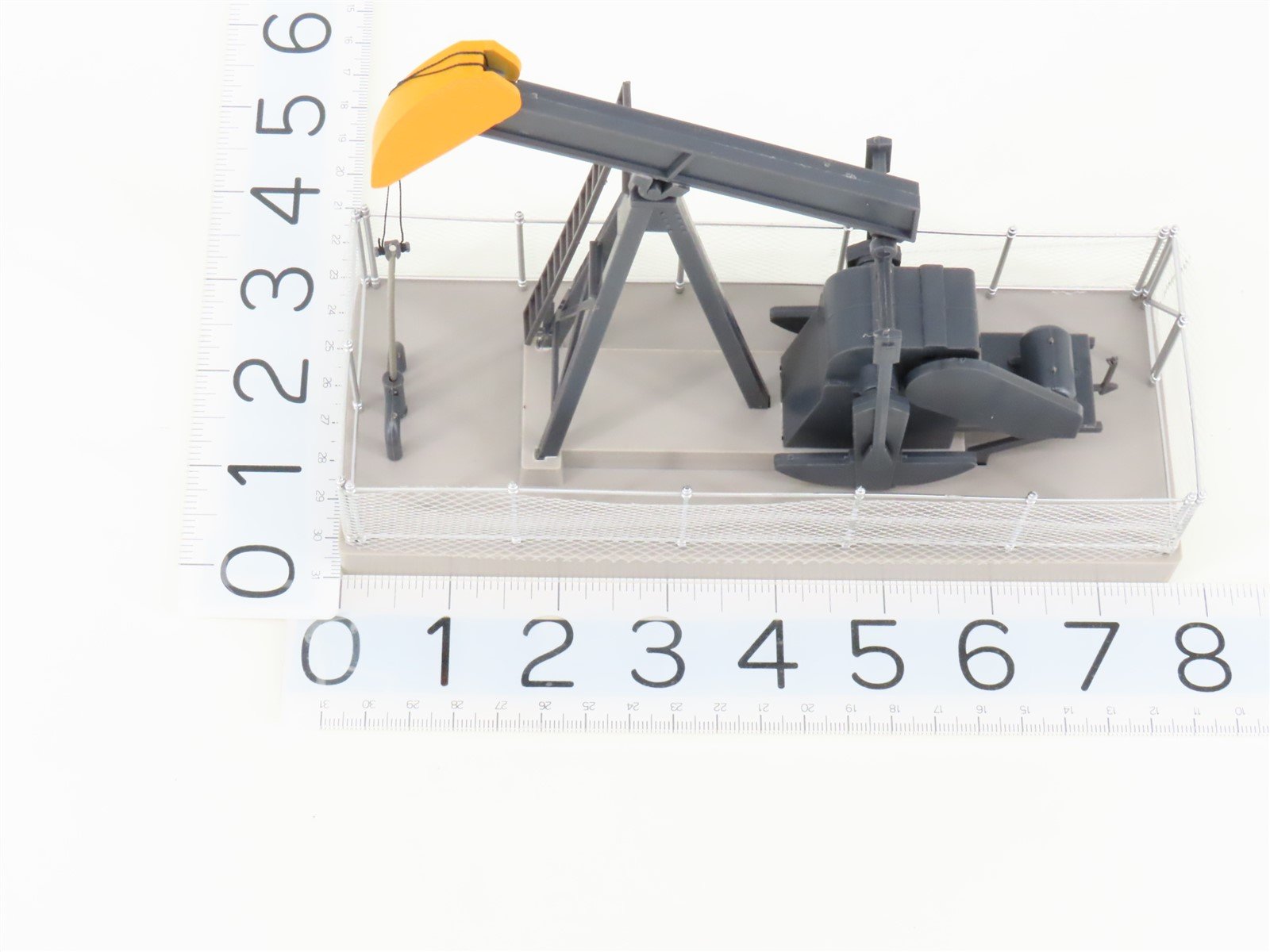O/O27 Scale Walthers 933-2705 Operating Oil Pump