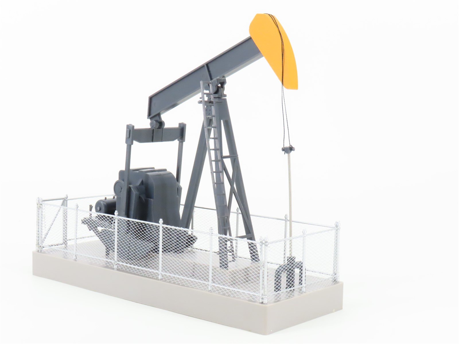 O/O27 Scale Walthers 933-2705 Operating Oil Pump