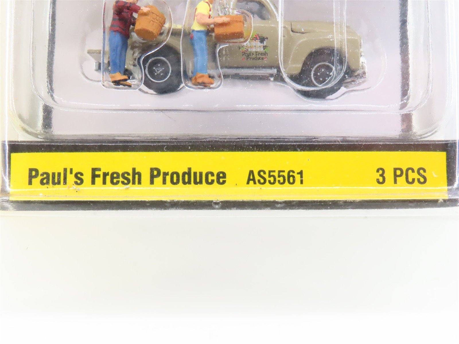 HO Scale Woodland Scenics AS5561 Paul's Fresh Produce Truck and Figures
