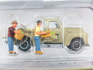 HO Scale Woodland Scenics AS5561 Paul's Fresh Produce Truck and Figures