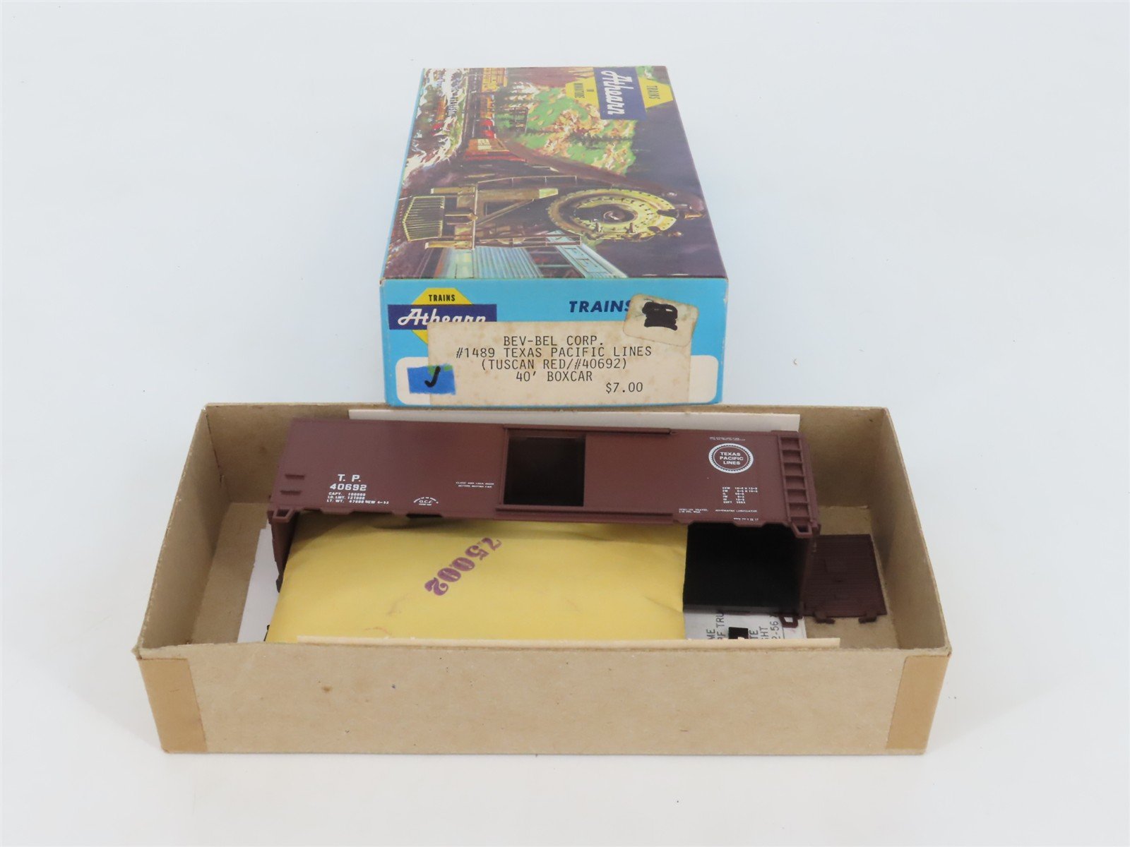 HO Scale Athearn Bev-Bel Kit #1489 TP Texas Pacific Railroad 40' Box Car #40692
