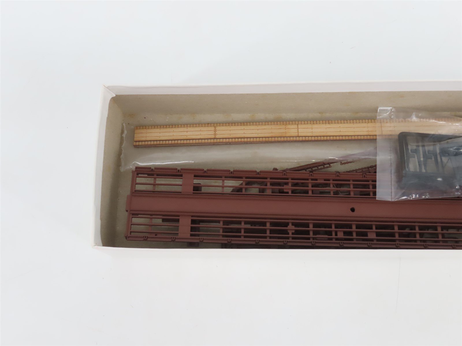 HO Scale InterMountain Kit 41406-04 MP Missouri Pacific 60' Flat Car #818002