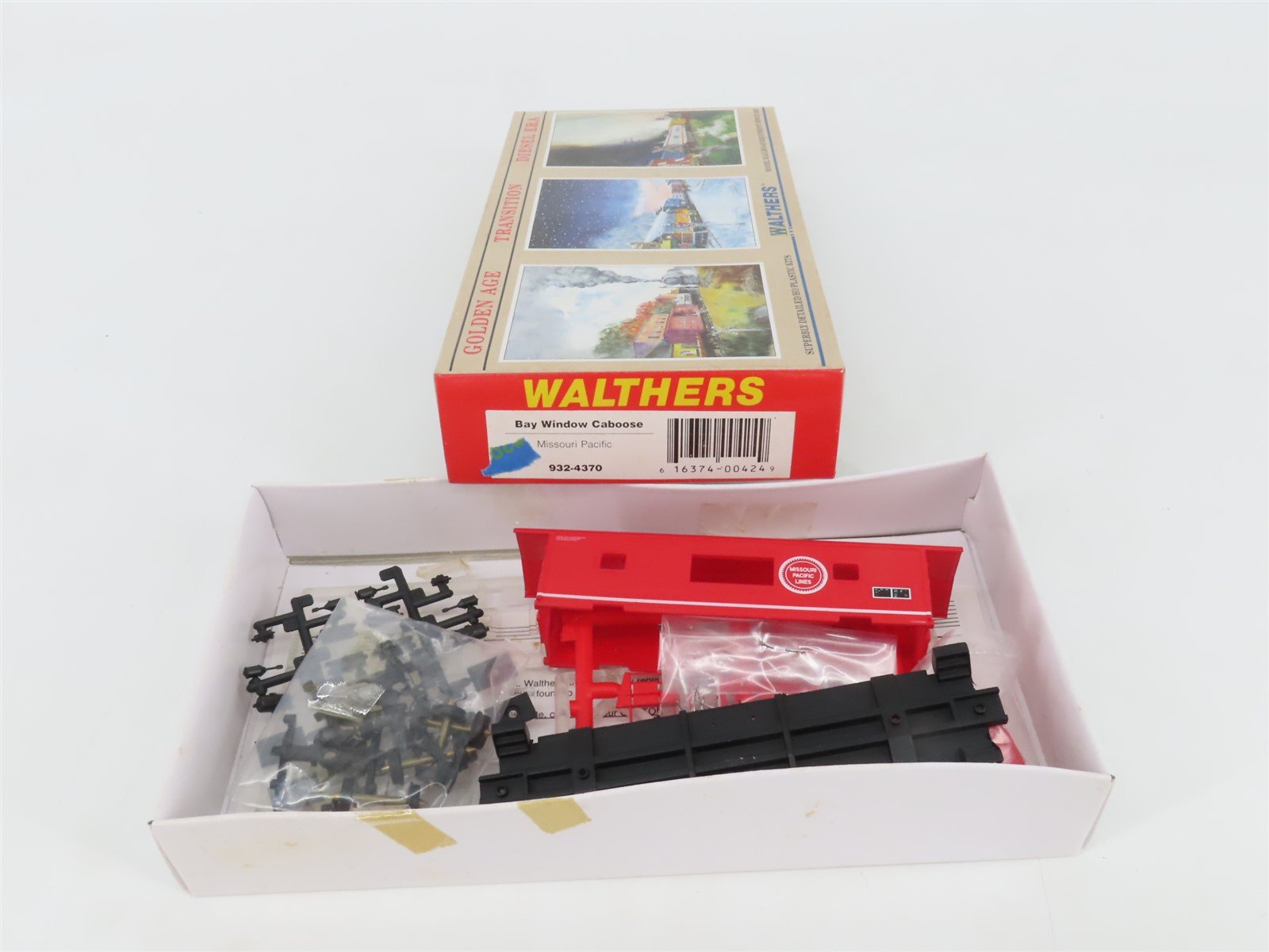 HO Scale Walthers Kit 932-4370 MP Missouri Pacific Bay Window Caboose #13672