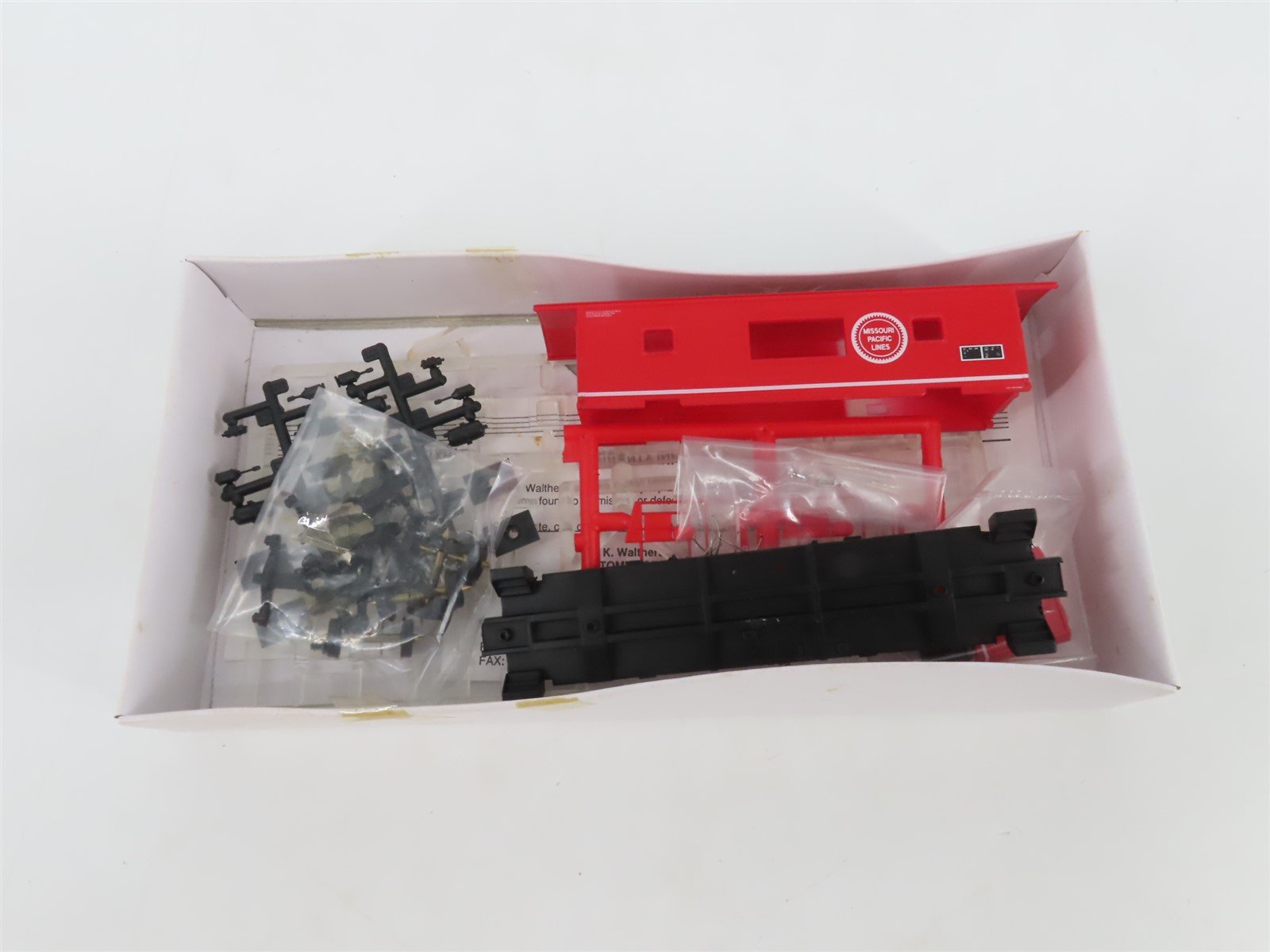 HO Scale Walthers Kit 932-4370 MP Missouri Pacific Bay Window Caboose #13672