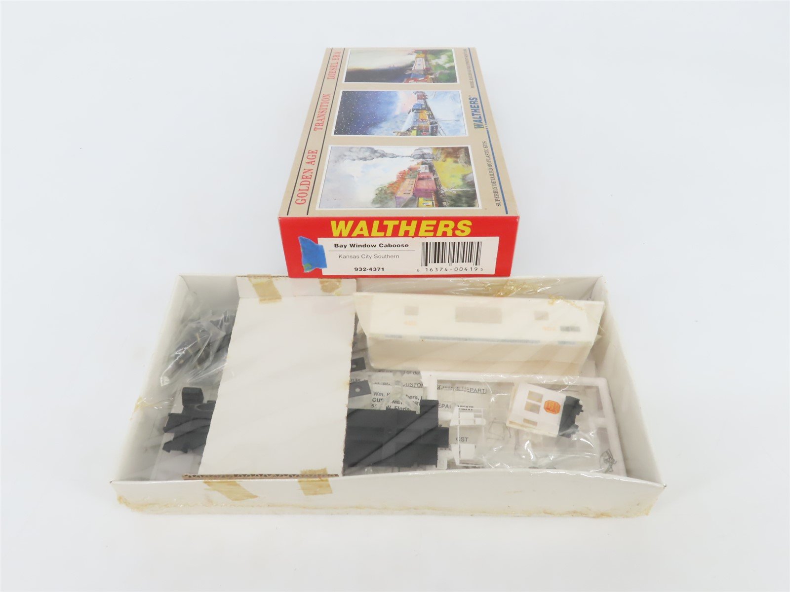HO Walthers Kit 932-4371 KCS Kansas City Southern Bay Window Caboose #402 Sealed