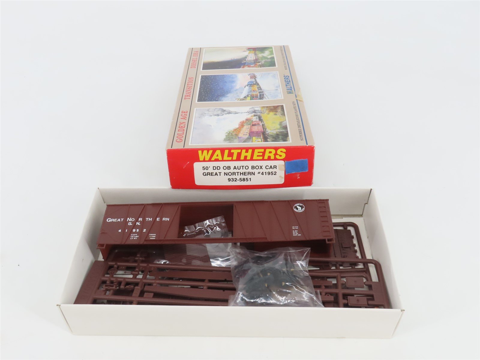 HO Scale Walthers Kit 932-5851 GN Great Northern 50' Double Door Box Car #41952