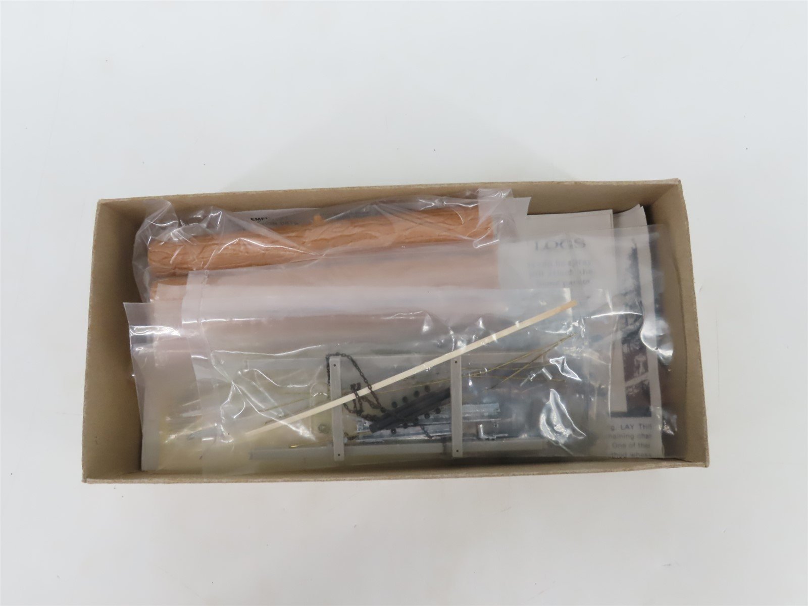 HO Scale Kadee Kit #103 Unpainted Truss Log Car w/ Logs