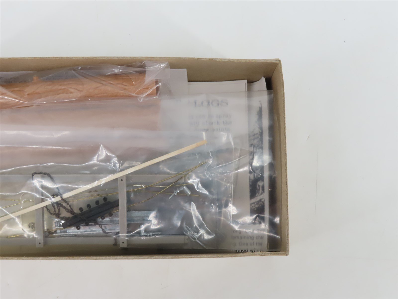HO Scale Kadee Kit #103 Unpainted Truss Log Car w/ Logs