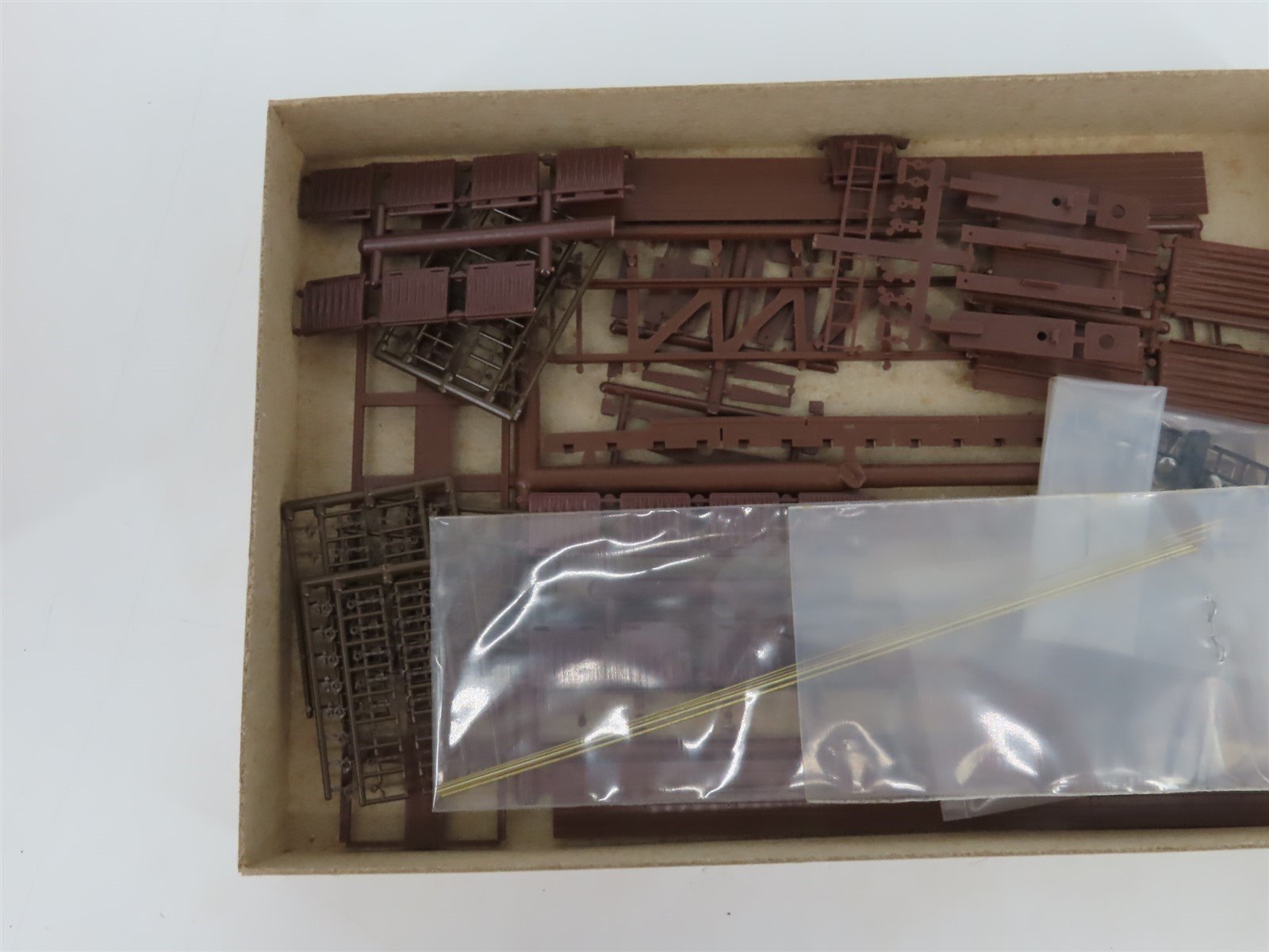 HO Scale Detail Associates Kit 200 Undecorated GS Composite Side Gondola