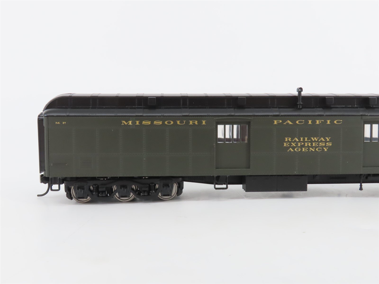 HO Scale Walthers 932-10518 MP Missouri Pacific Lines 70' Baggage Passenger Car