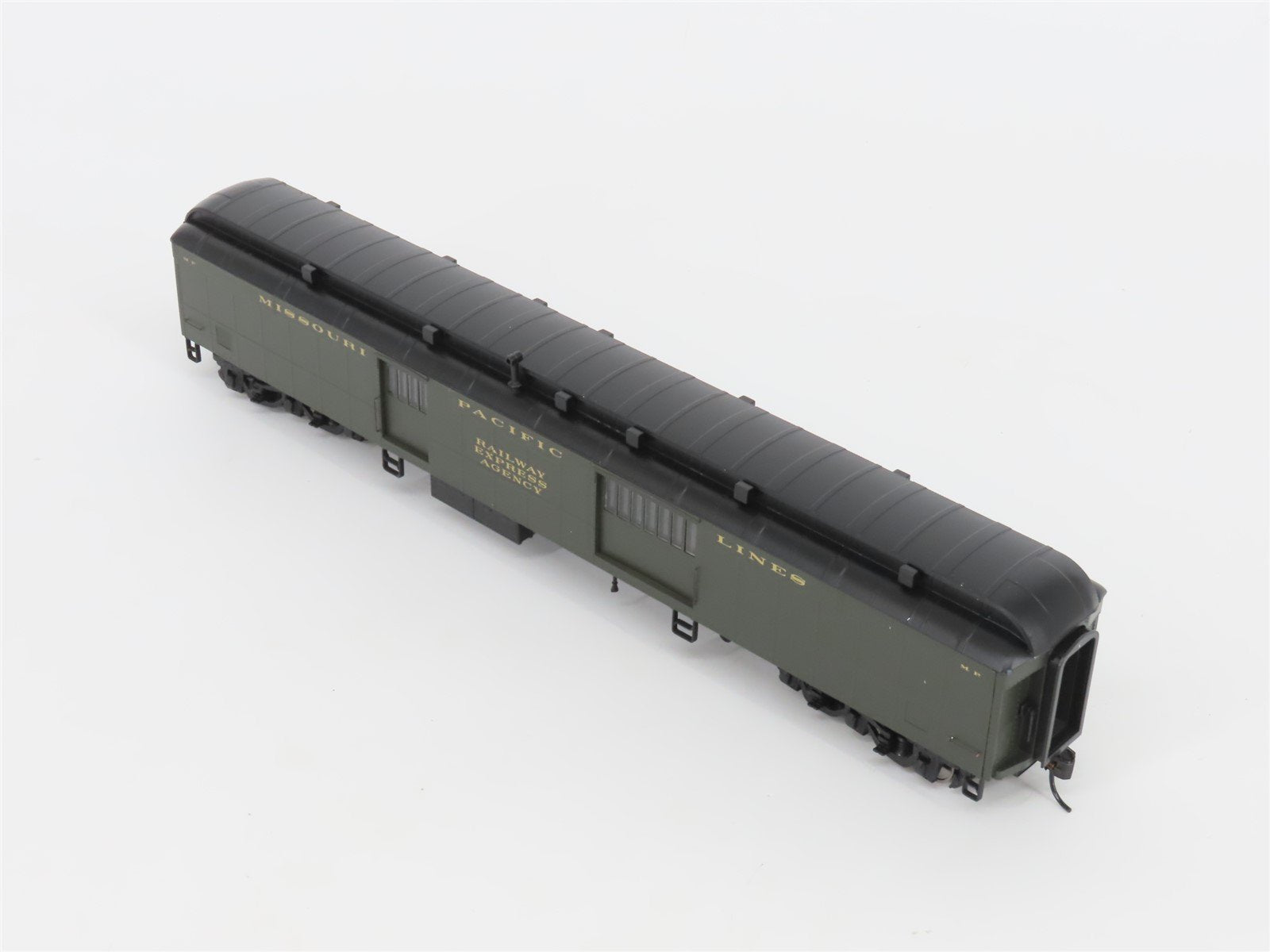 HO Scale Walthers 932-10518 MP Missouri Pacific Lines 70' Baggage Passenger Car