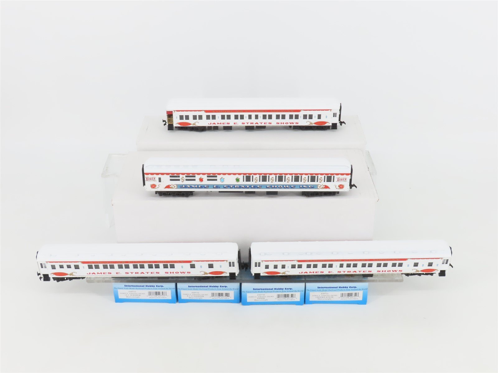 LOT of 4 HO Scale IHC James E Strates Shows Heavyweight Passenger Cars