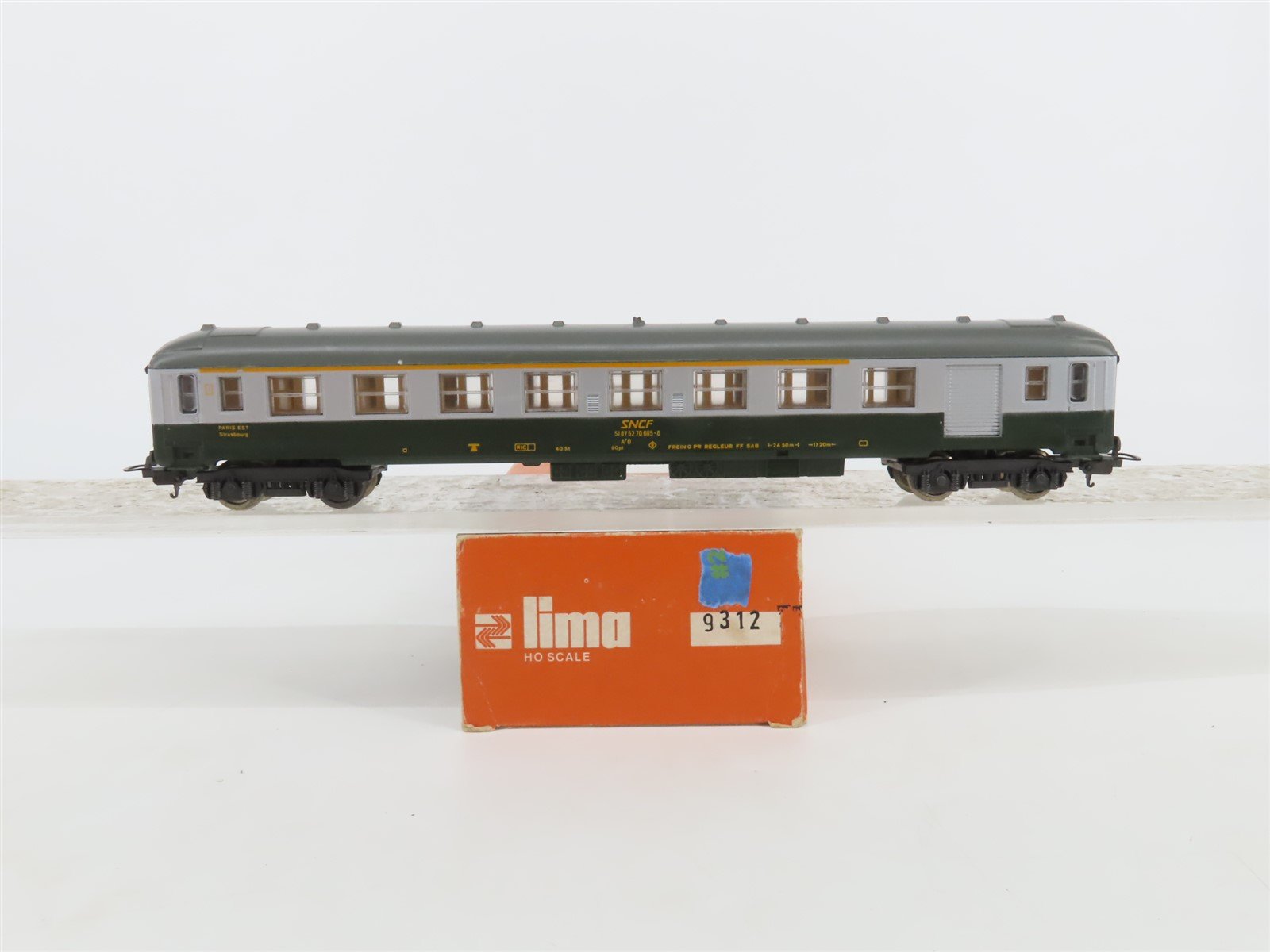 HO Scale Lima 9312 SNCF French Railway 1st Class Passenger Car
