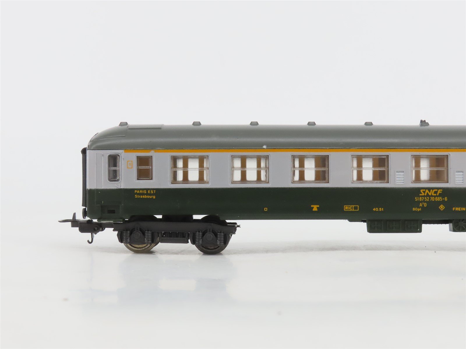 HO Scale Lima 9312 SNCF French Railway 1st Class Passenger Car