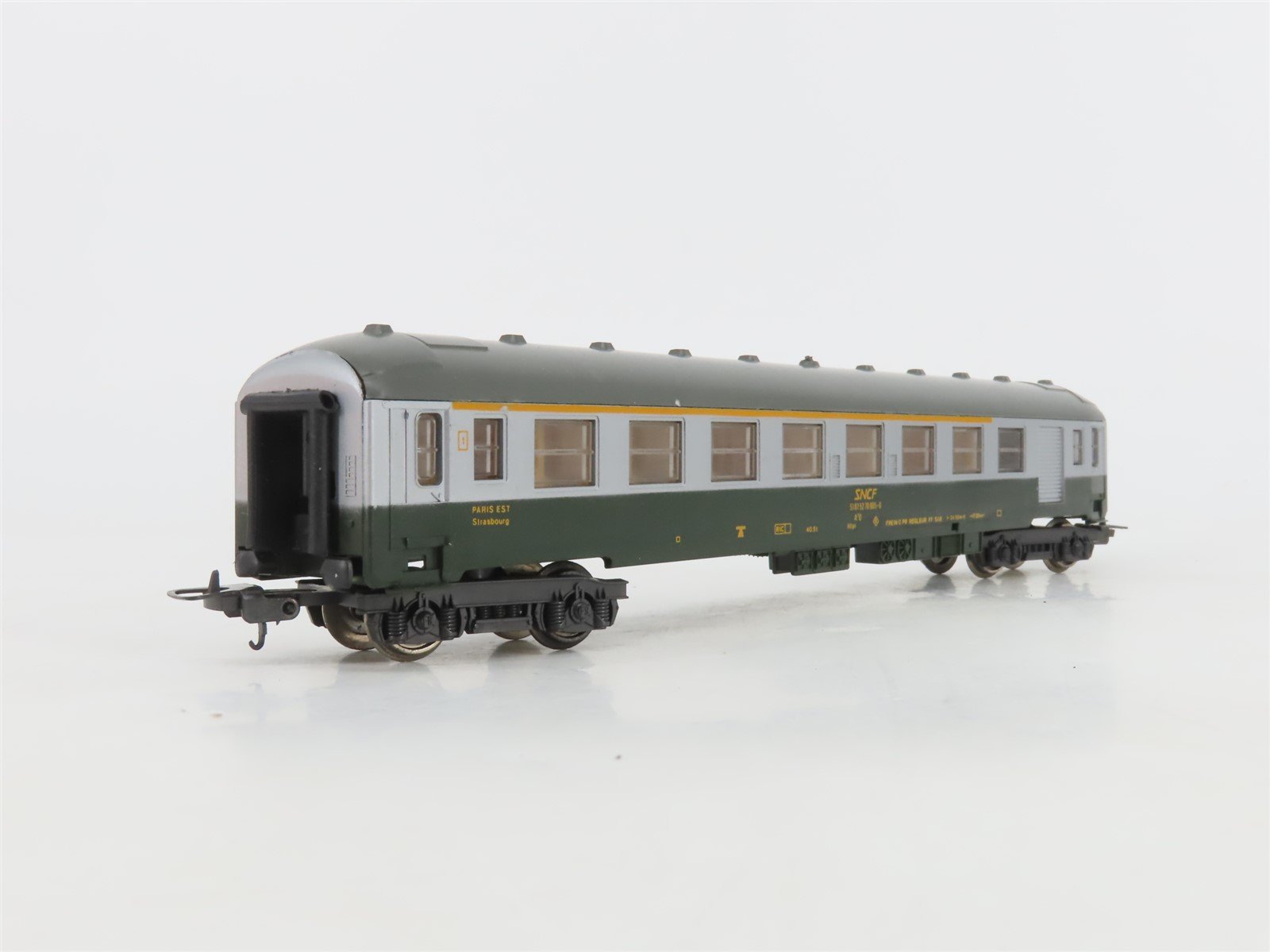 HO Scale Lima 9312 SNCF French Railway 1st Class Passenger Car