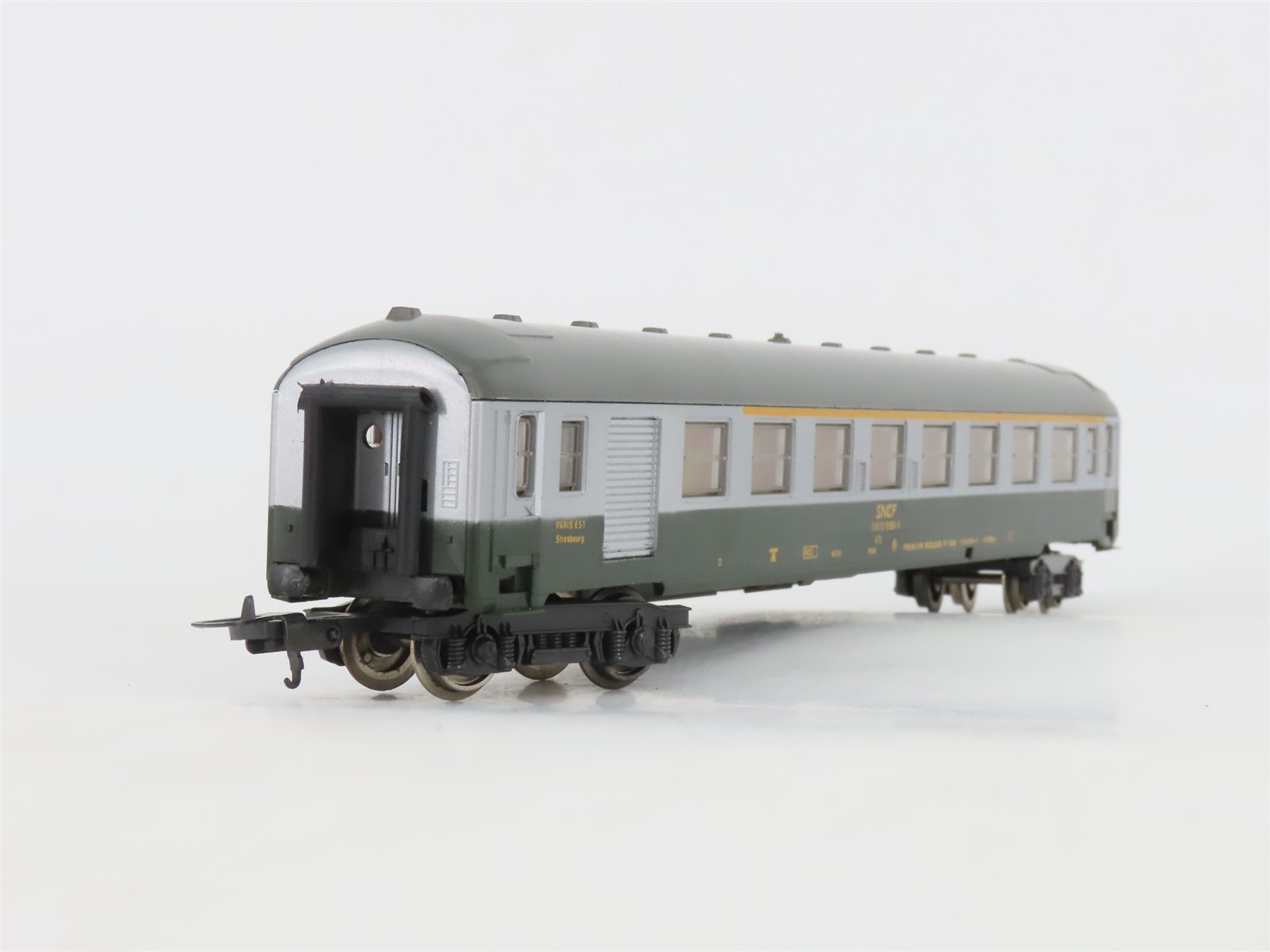 HO Scale Lima 9312 SNCF French Railway 1st Class Passenger Car