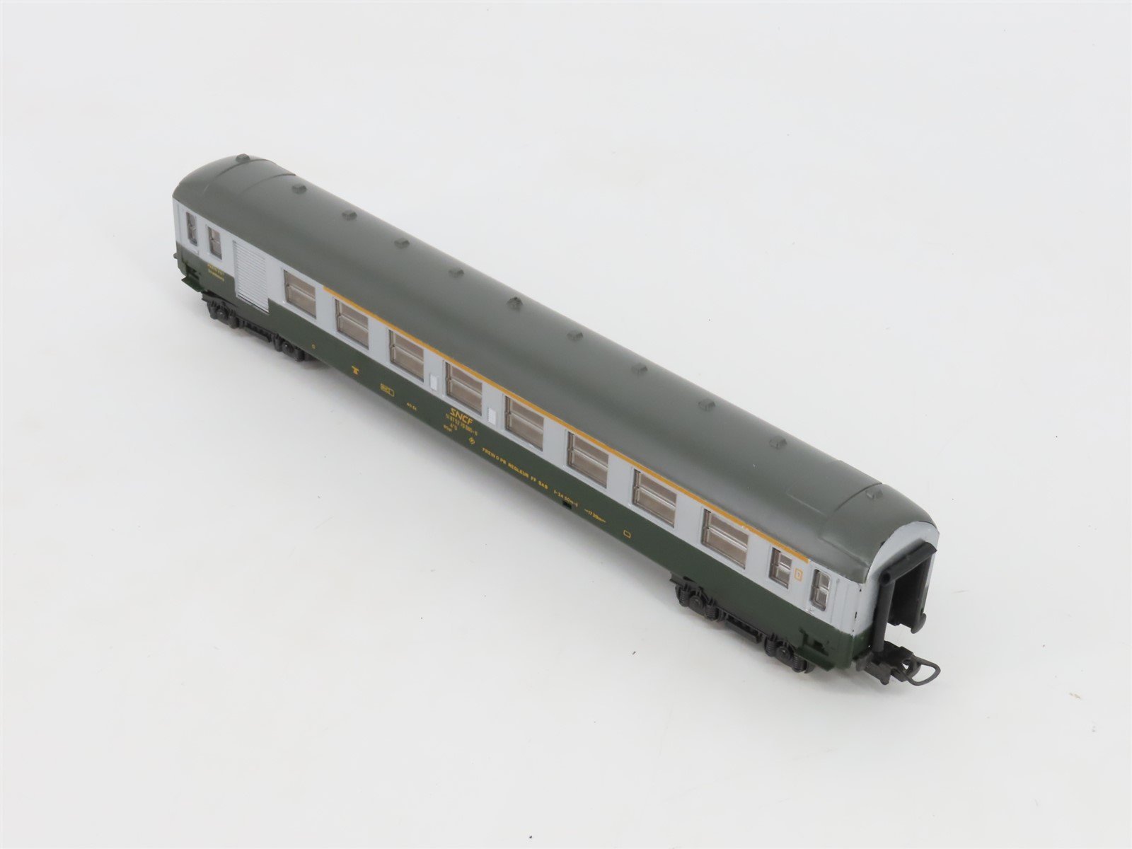 HO Scale Lima 9312 SNCF French Railway 1st Class Passenger Car