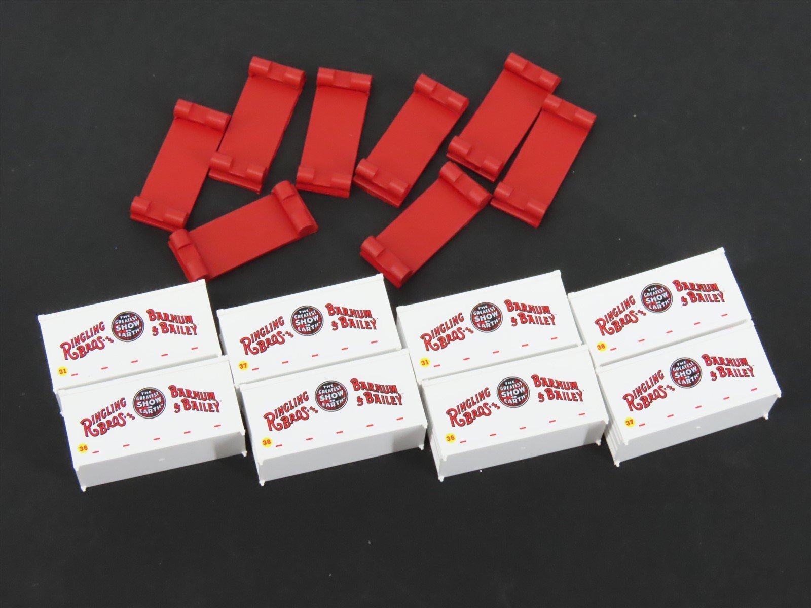 N Scale Micro-Trains Ringling Bros Barnum & Bailey Container & Wagon 8-Pack