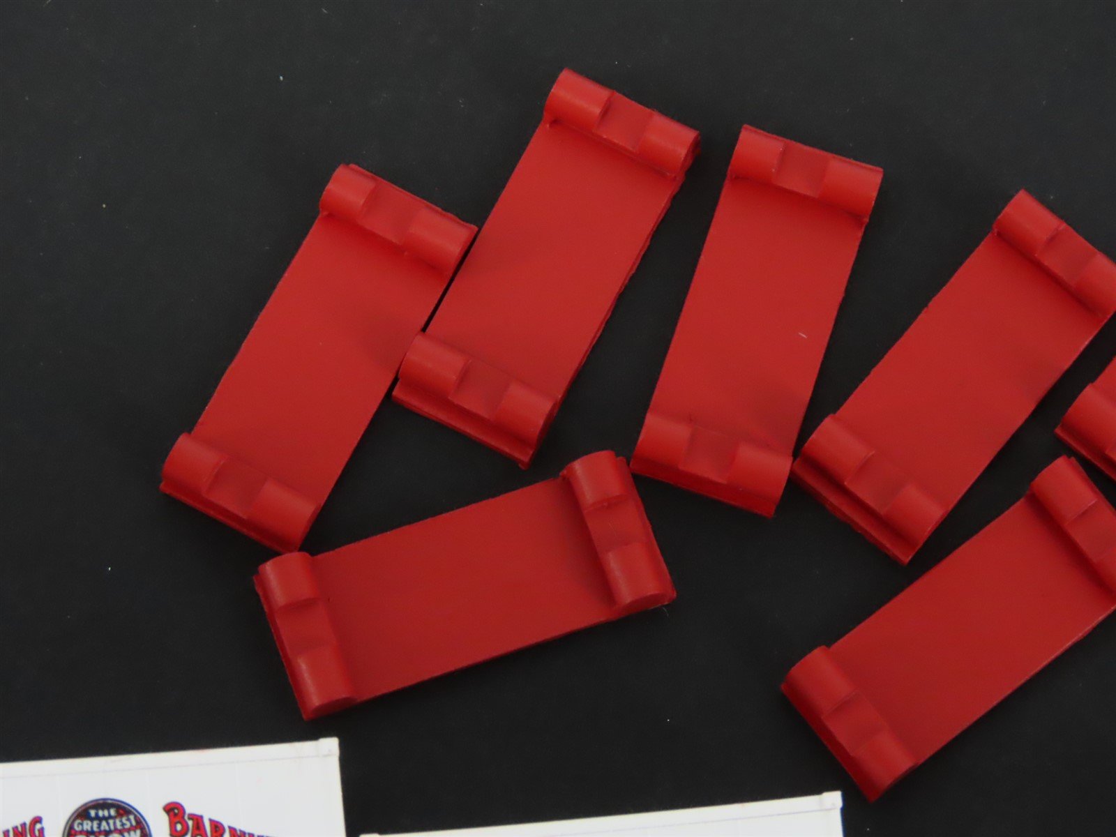 N Scale Micro-Trains Ringling Bros Barnum & Bailey Container & Wagon 8-Pack