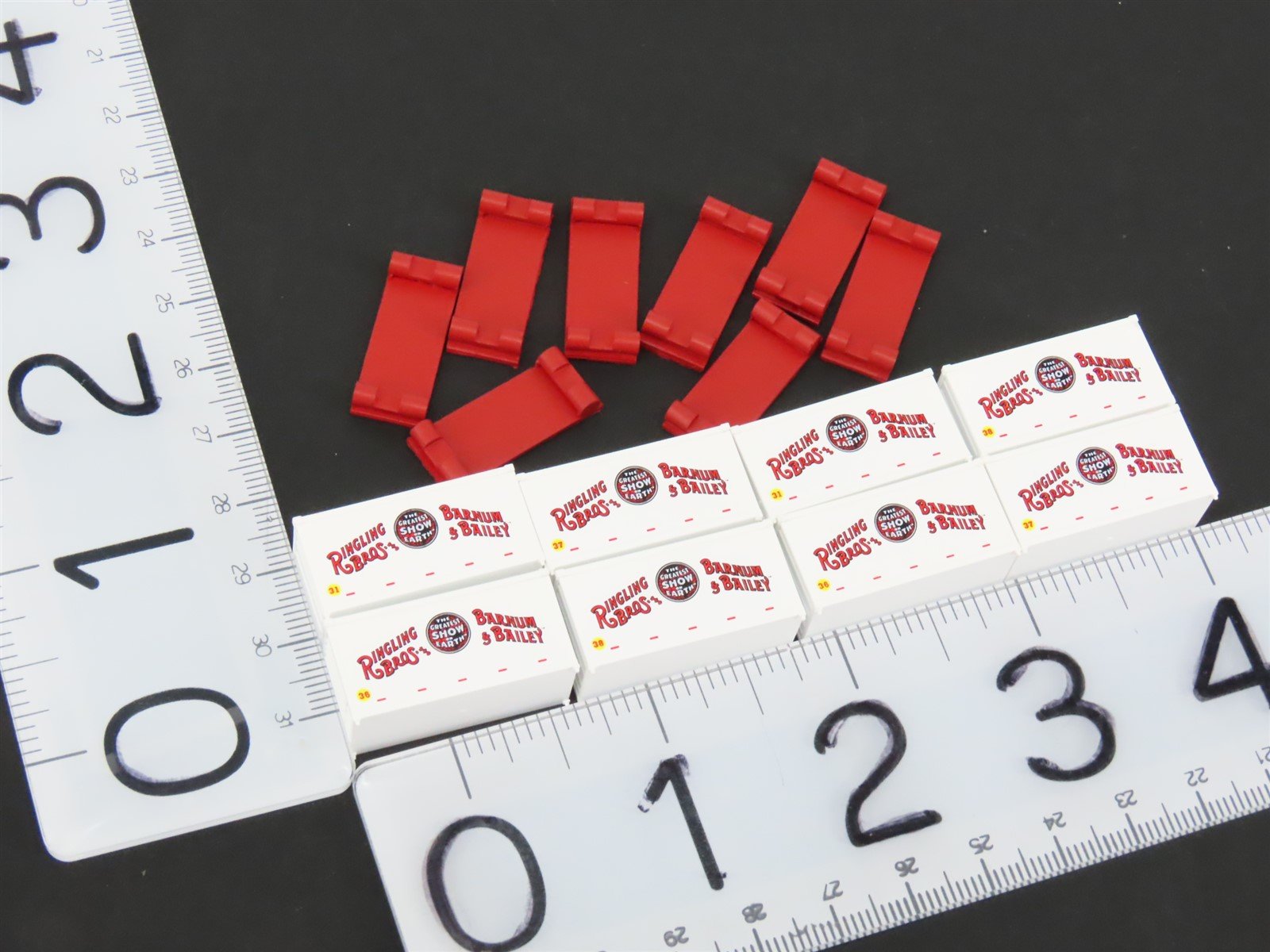 N Scale Micro-Trains Ringling Bros Barnum & Bailey Container & Wagon 8-Pack