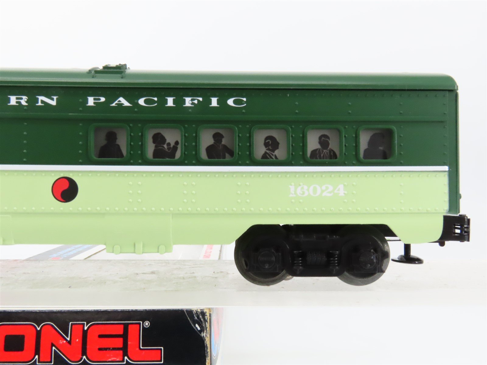O Gauge 3-Rail Lionel 6-16024 NP Northern Pacific Diner Passenger Car #16024