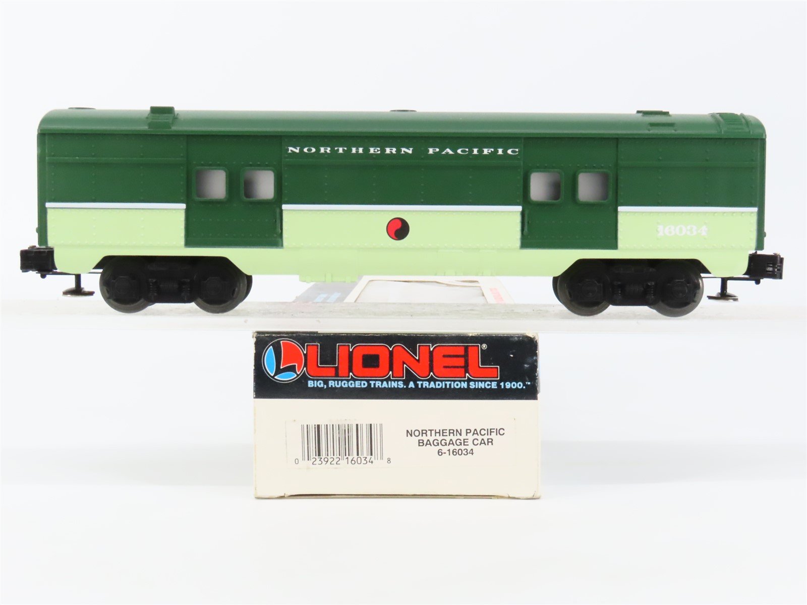 O Gauge 3-Rail Lionel 6-16034 NP Northern Pacific Baggage Passenger Car 16034