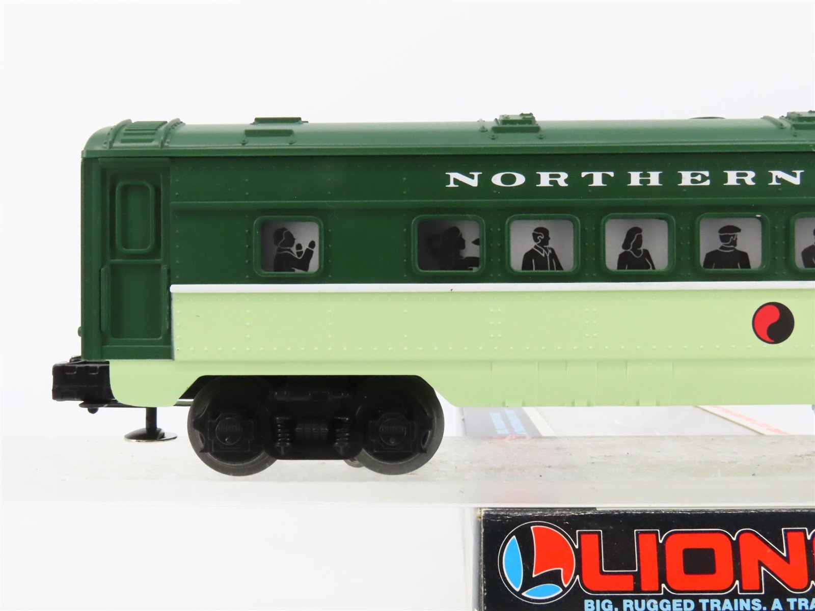 O Gauge 3-Rail Lionel 6-16036 NP Northern Pacific Coach Passenger Car #16038