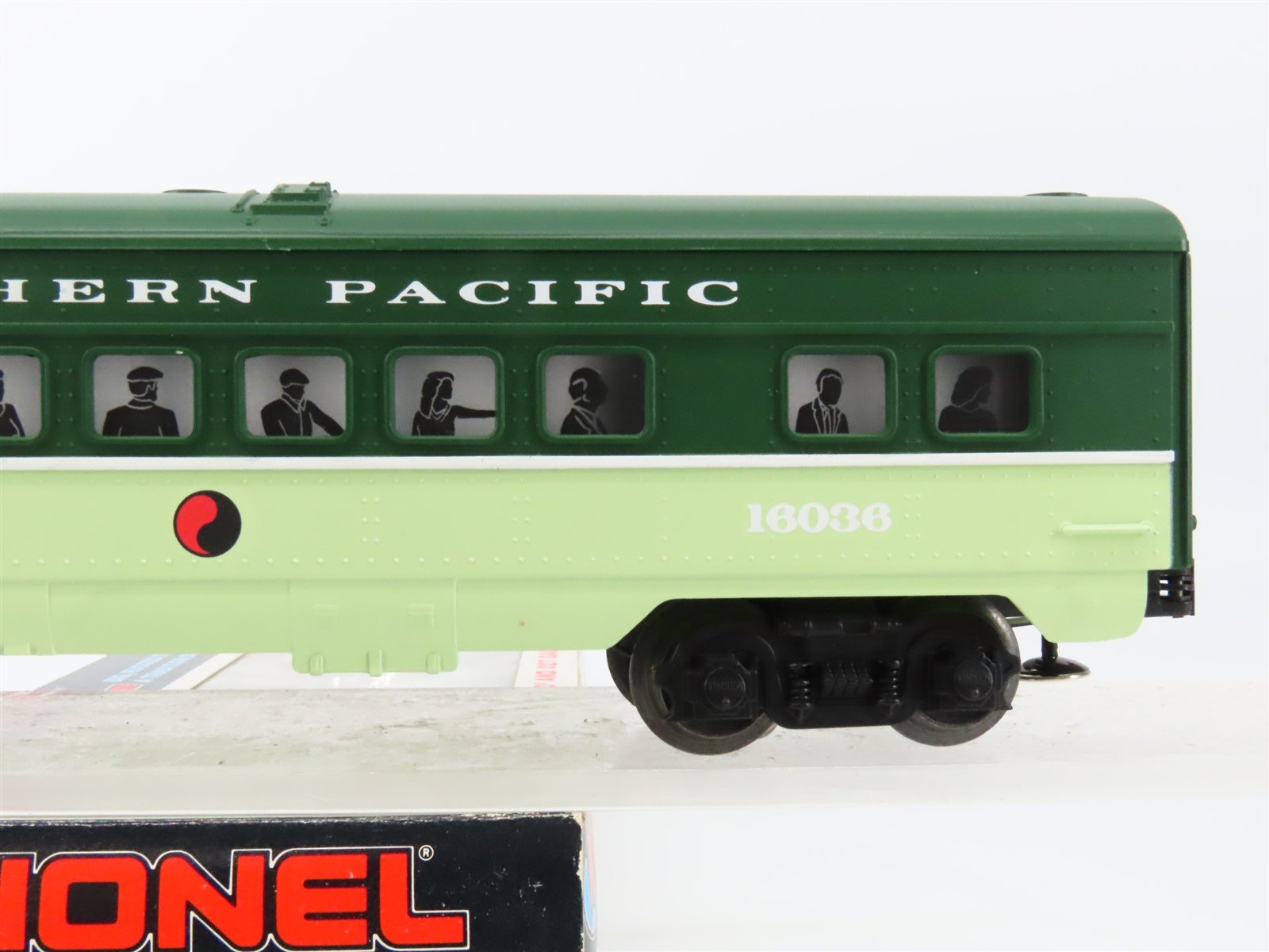 O Gauge 3-Rail Lionel 6-16036 NP Northern Pacific Coach Passenger Car #16038
