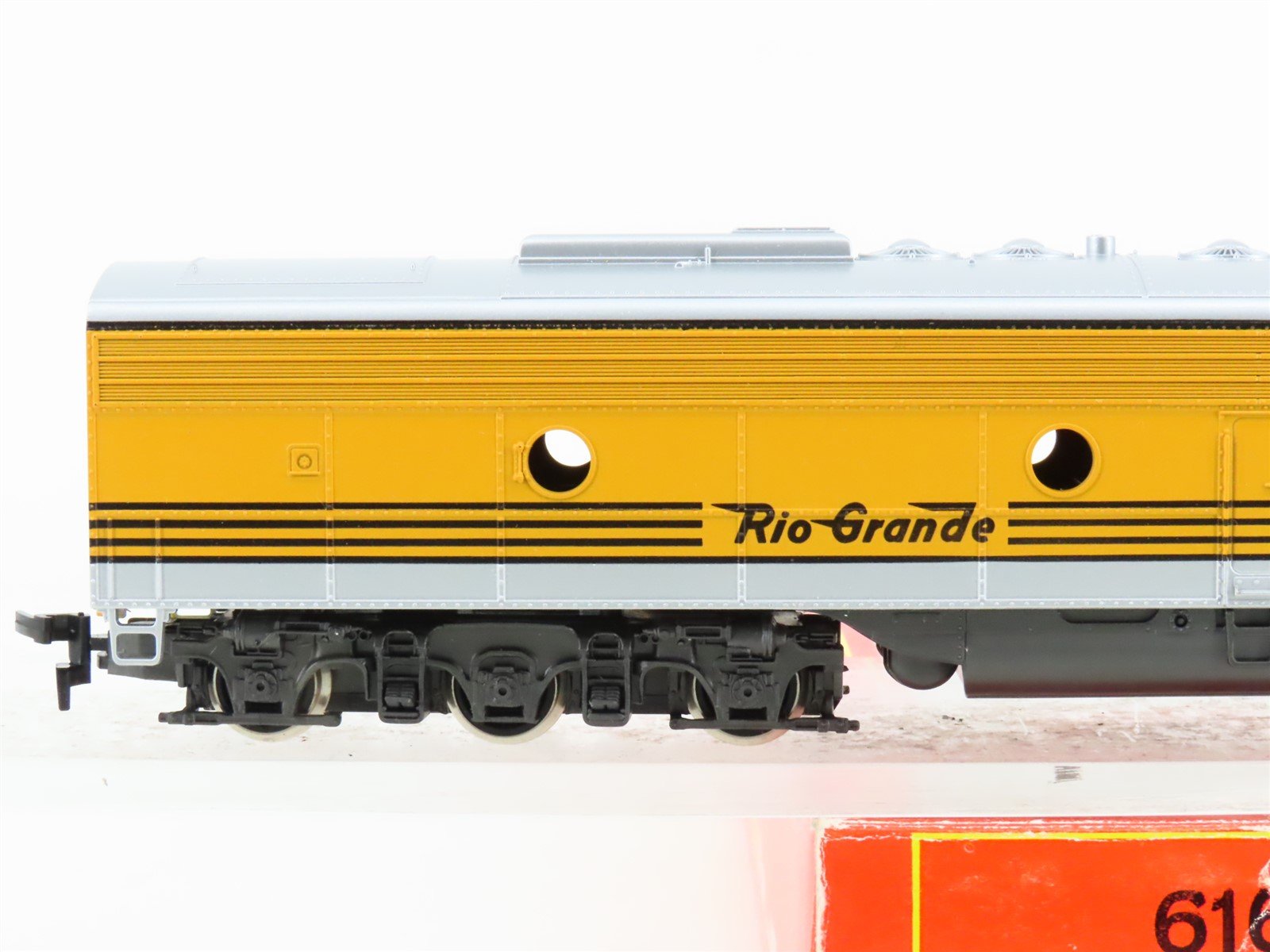 HO Scale Rivarossi 6168 DRGW Rio Grande E8B Diesel Locomotive UNPOWERED