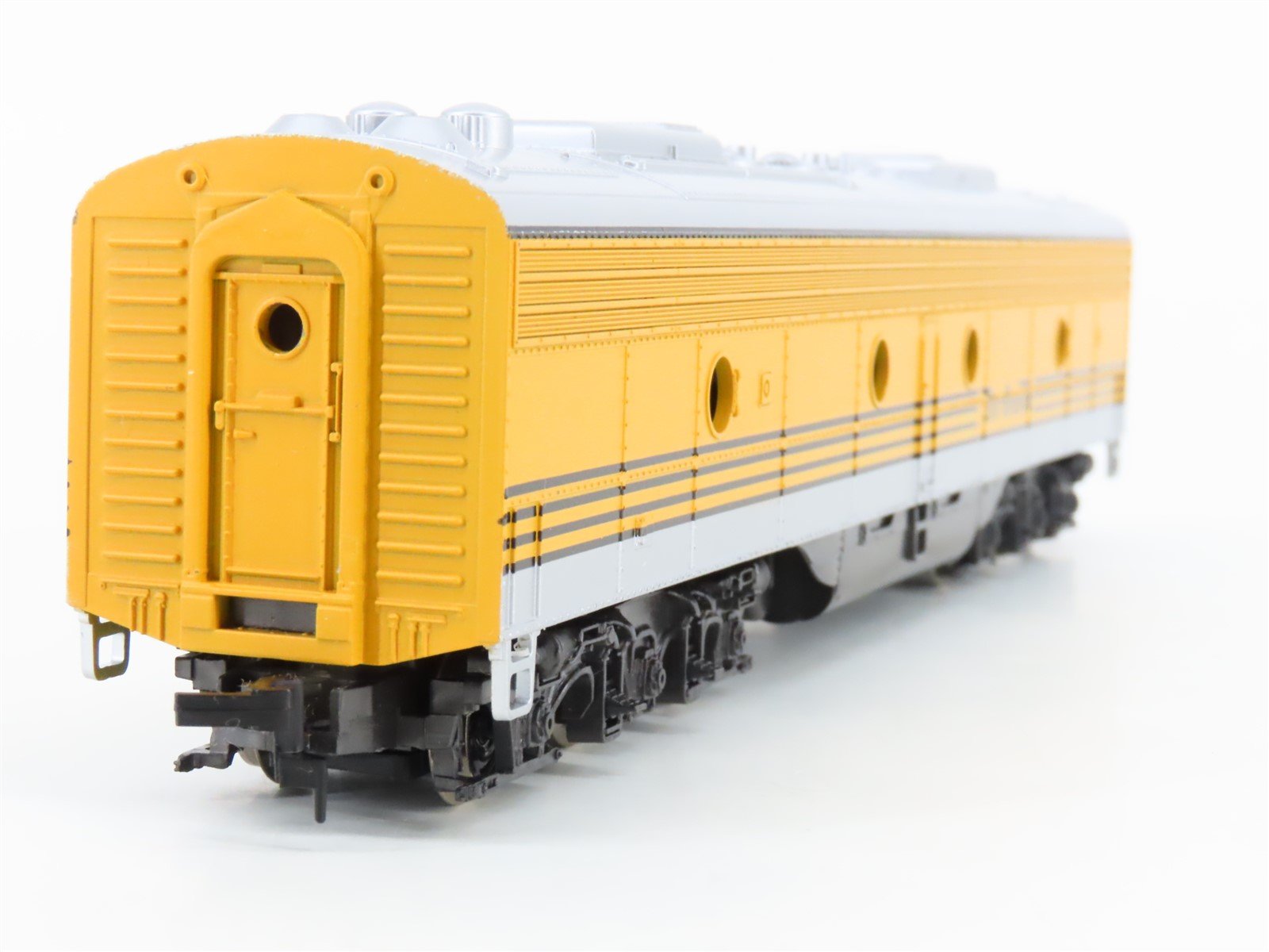 HO Scale Rivarossi 6168 DRGW Rio Grande E8B Diesel Locomotive UNPOWERED