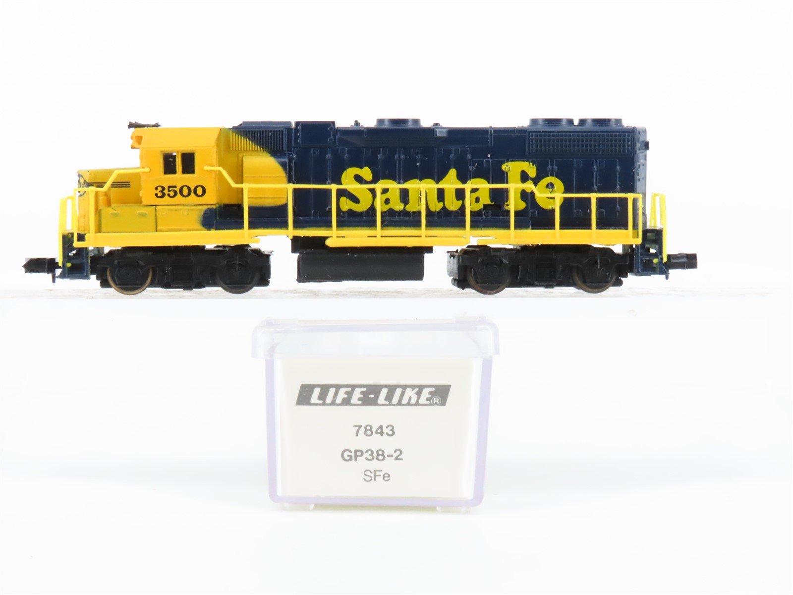 N Scale Life-Like 7843 ATSF Santa Fe GP38-2 Diesel Locomotive #3500