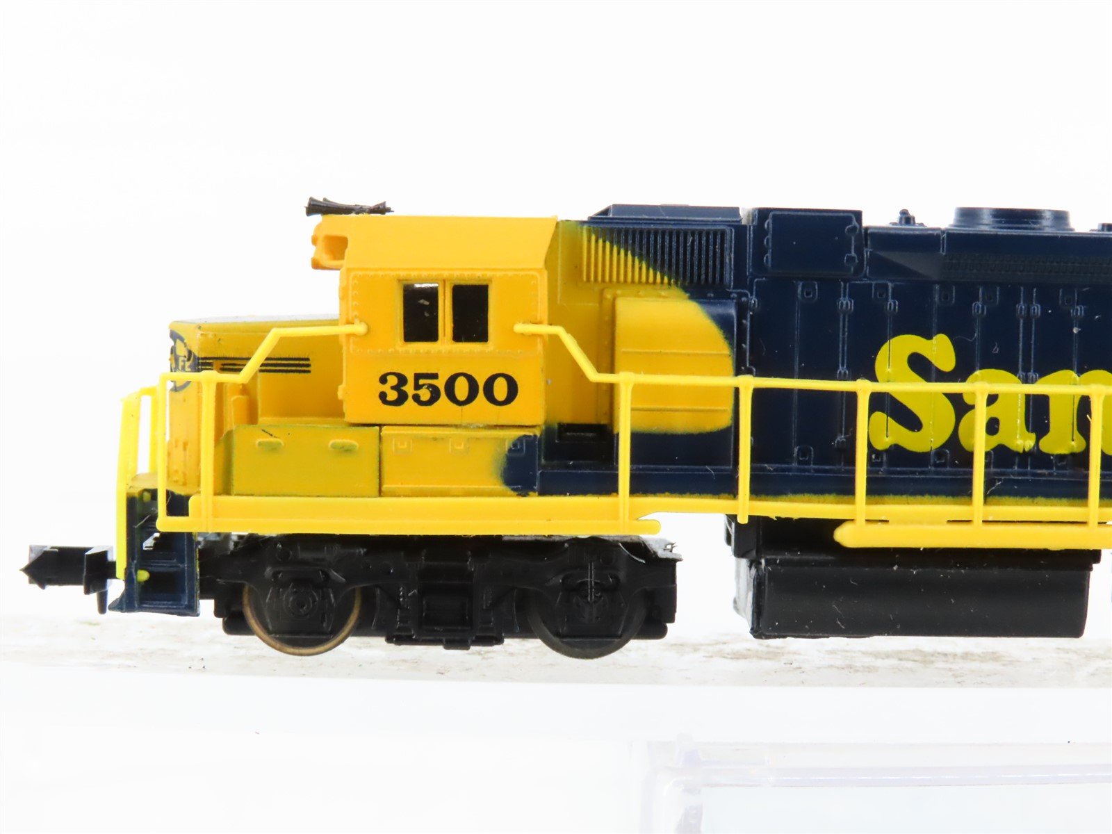 N Scale Life-Like 7843 ATSF Santa Fe GP38-2 Diesel Locomotive #3500