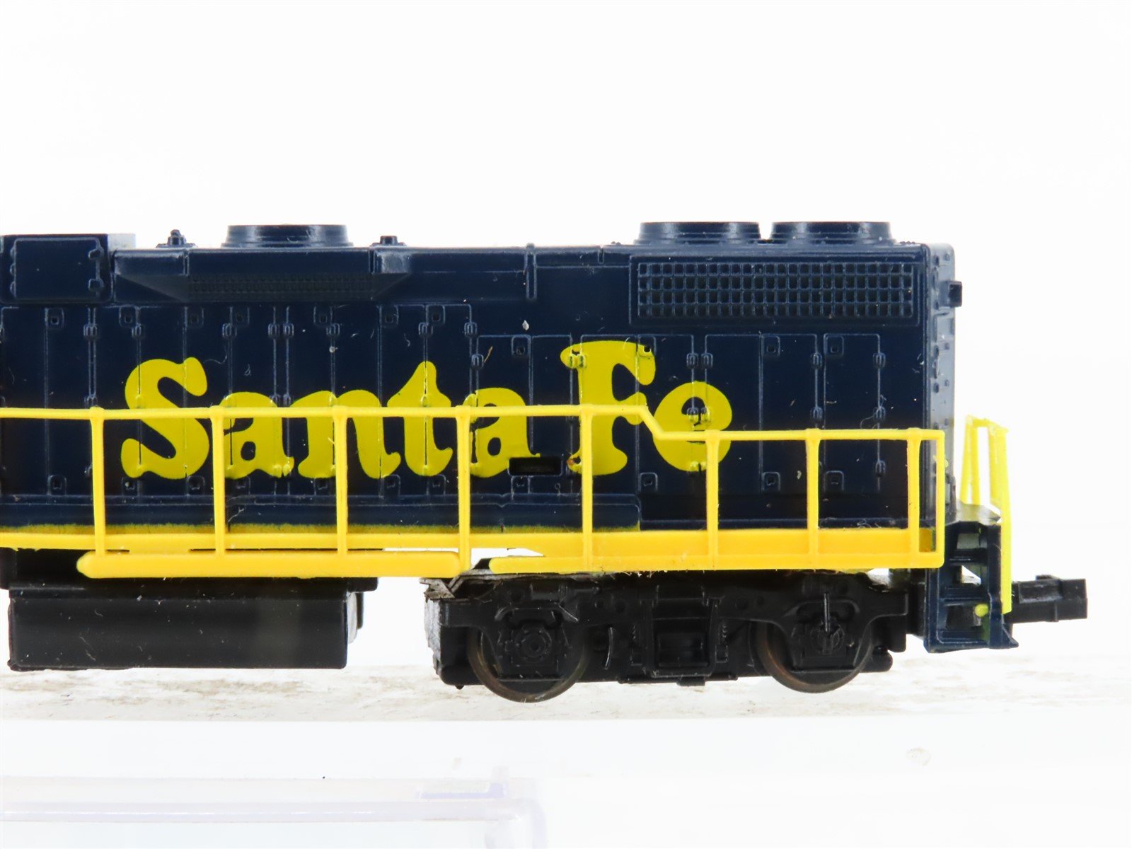 N Scale Life-Like 7843 ATSF Santa Fe GP38-2 Diesel Locomotive #3500