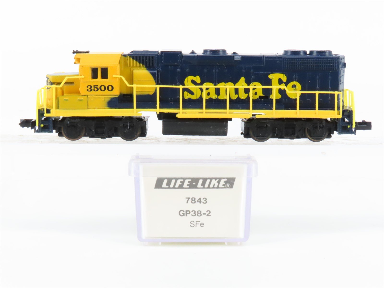 N Scale Life-Like 7843 ATSF Santa Fe GP38-2 Diesel Locomotive #3500