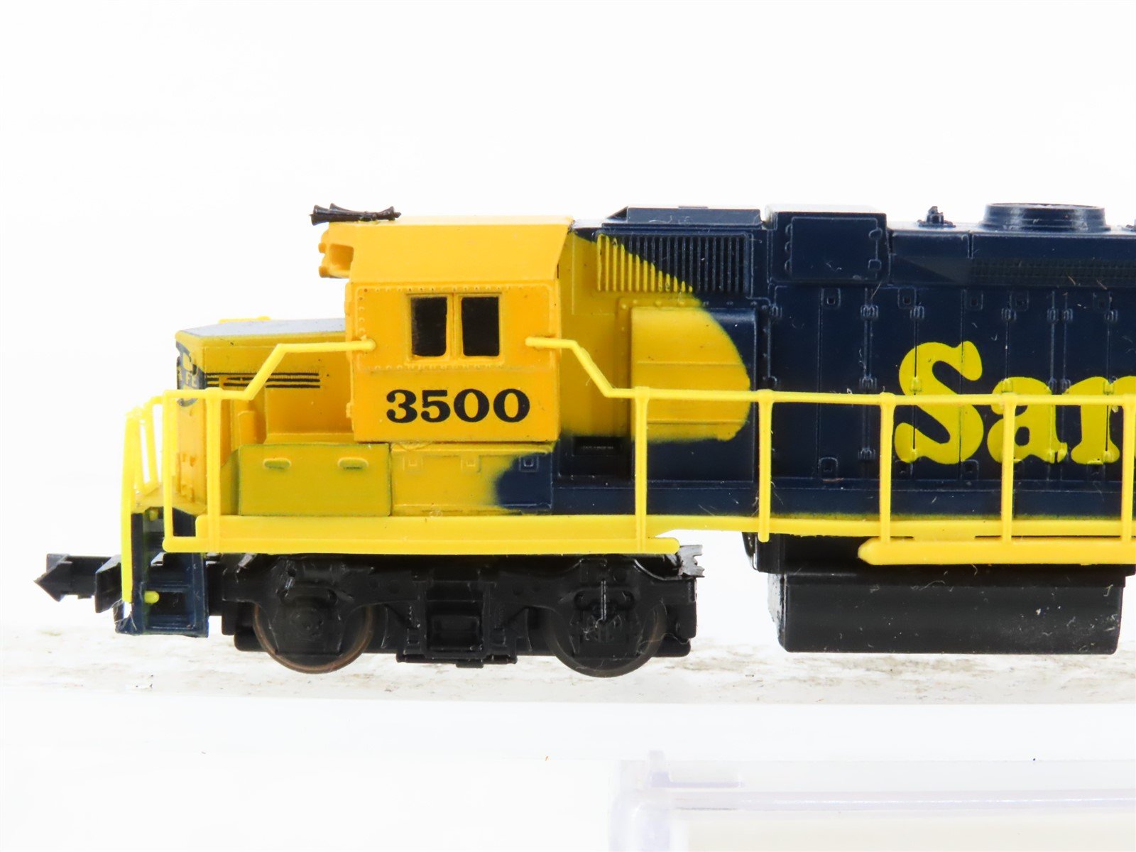 N Scale Life-Like 7843 ATSF Santa Fe GP38-2 Diesel Locomotive #3500