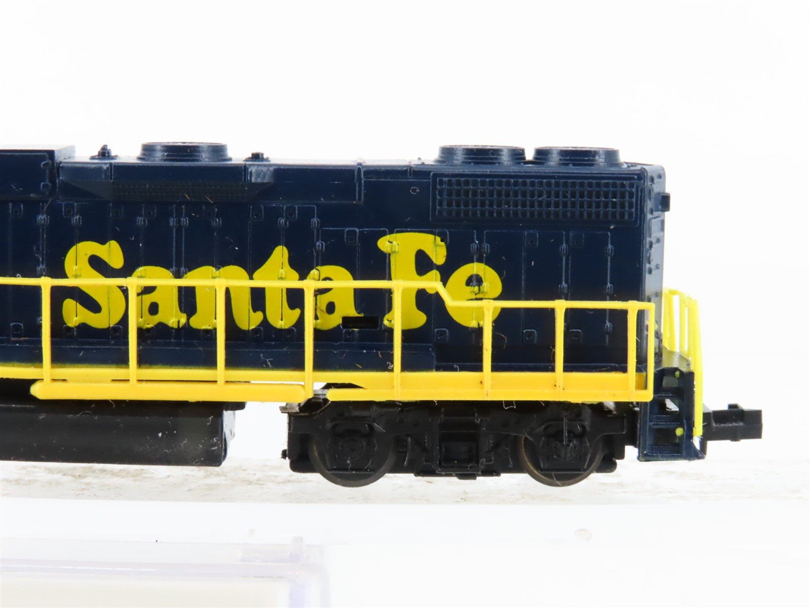 N Scale Life-Like 7843 ATSF Santa Fe GP38-2 Diesel Locomotive #3500